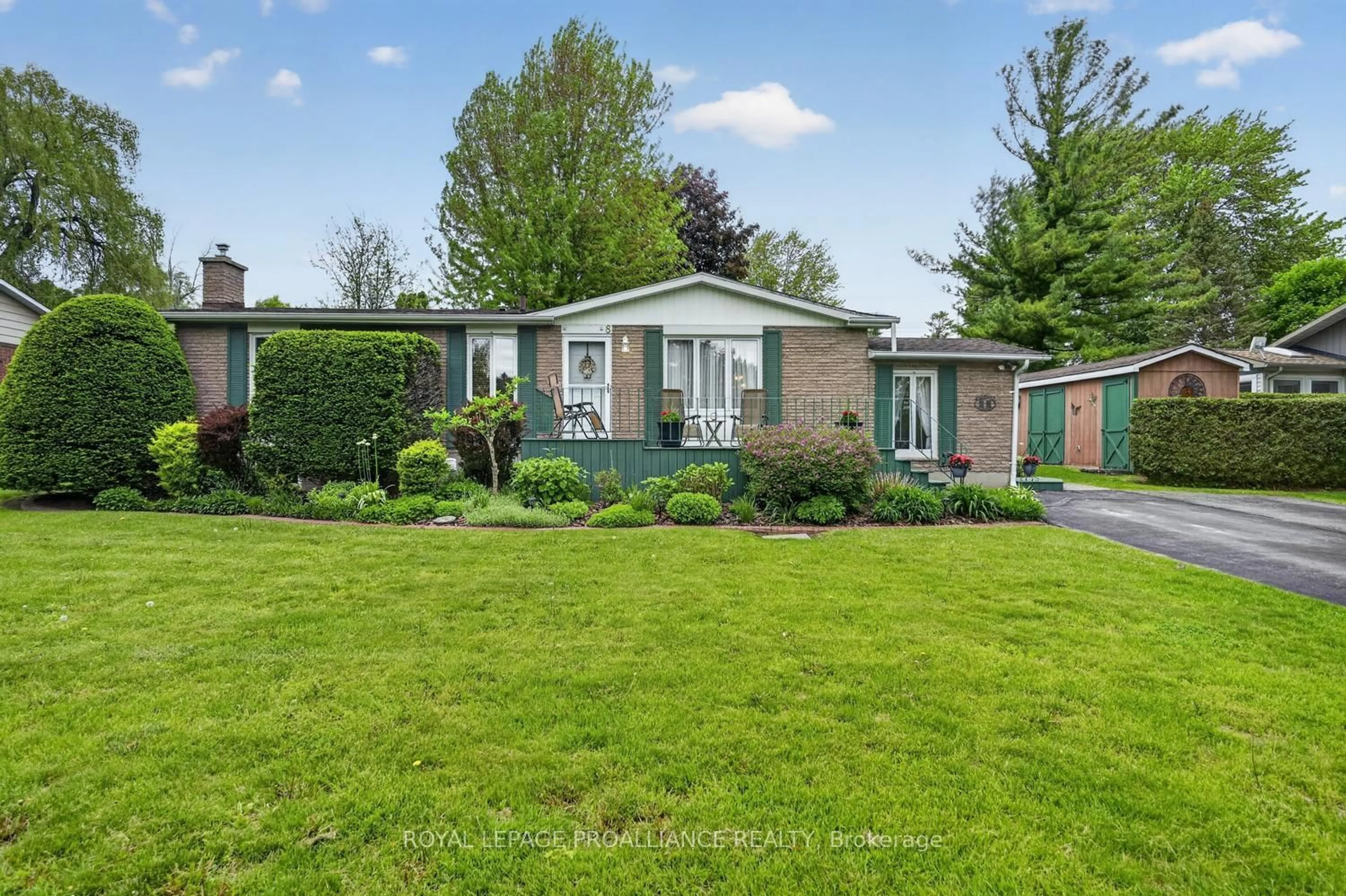 Unknown for 8 Bernard Cres, Augusta Ontario K0E 1P0
