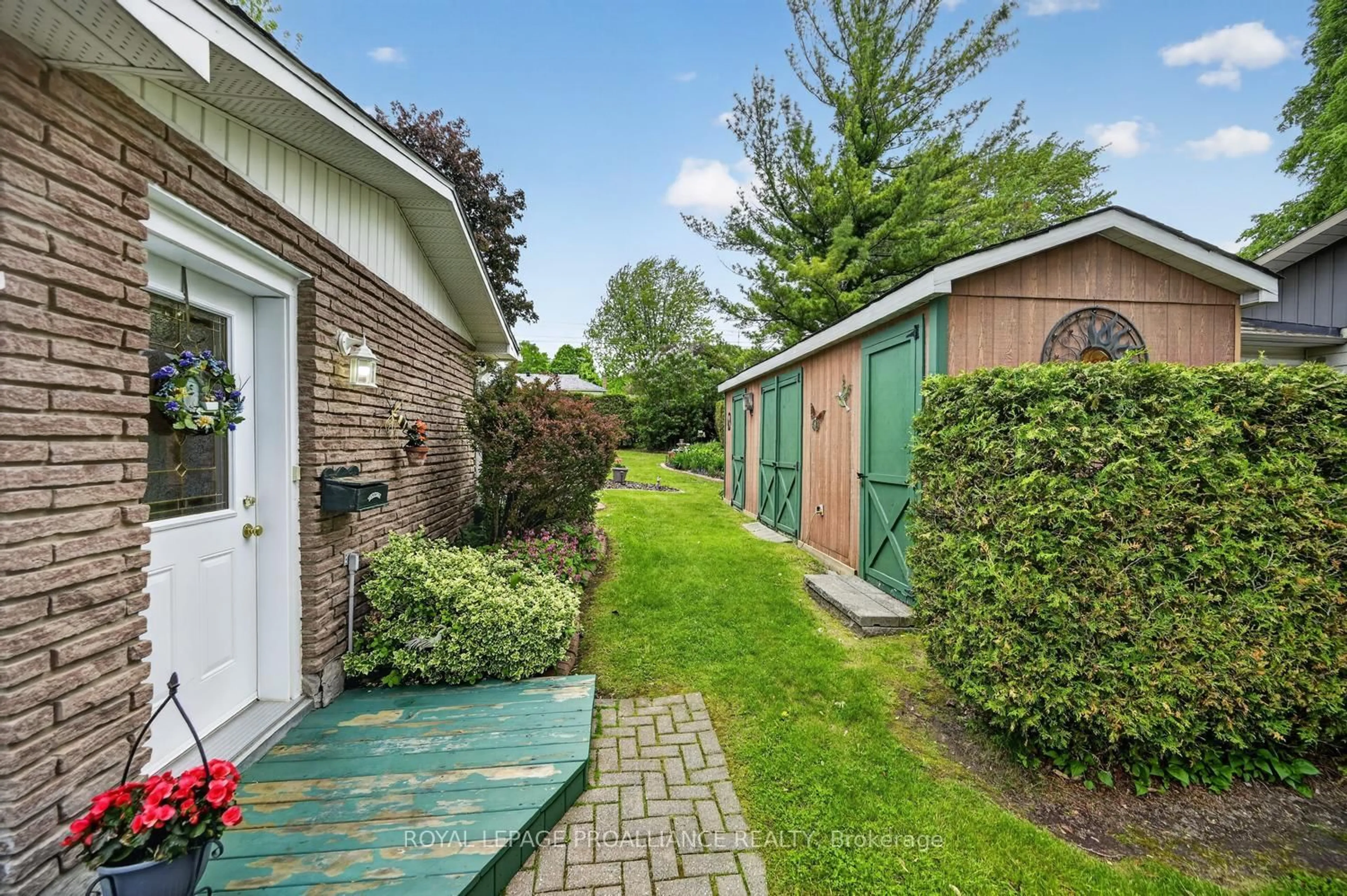 Patio, street for 8 Bernard Cres, Augusta Ontario K0E 1P0