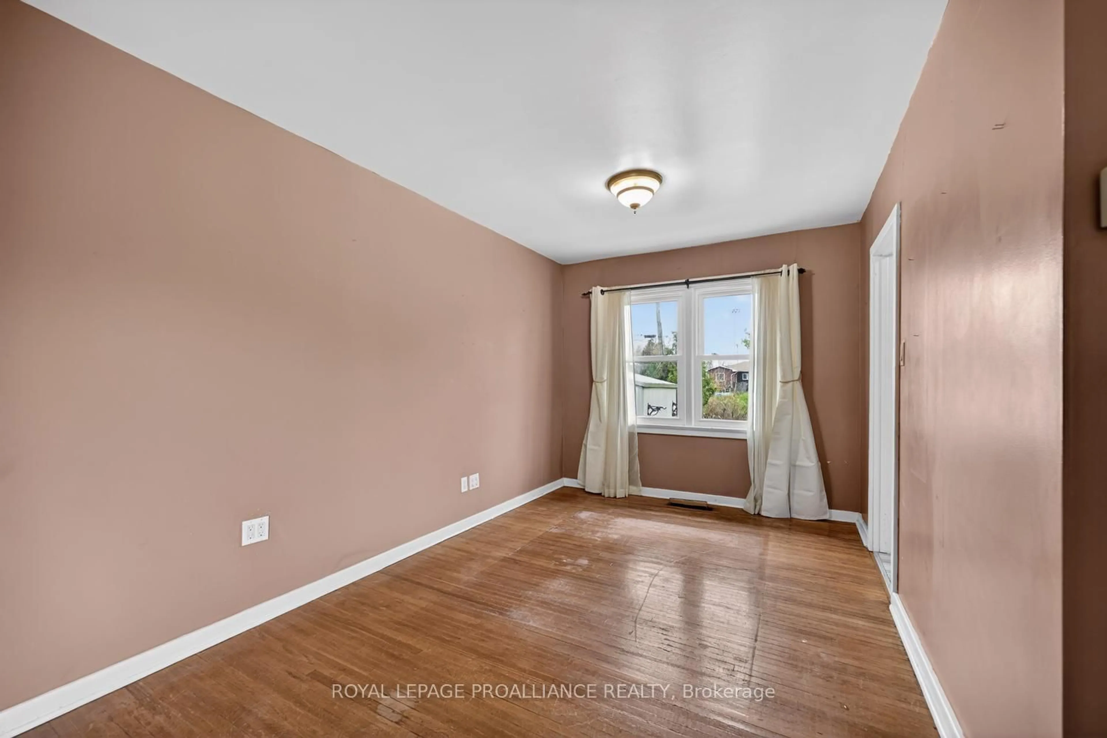 A pic of a room for 773 Royal Cres, Prescott Ontario K0E 1T0
