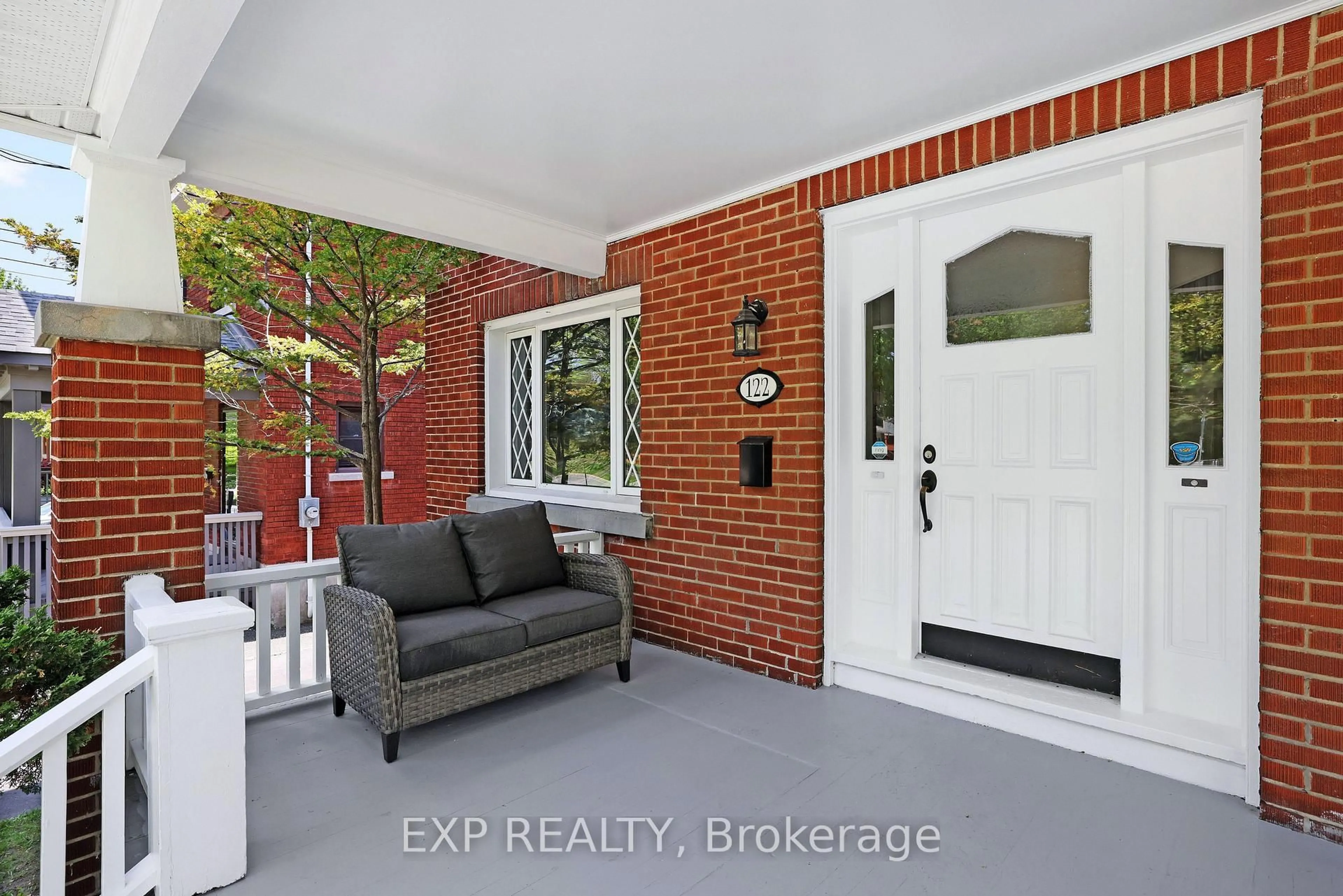 Indoor entryway for 122 Byron Ave, Ottawa Ontario K1Y 3J2