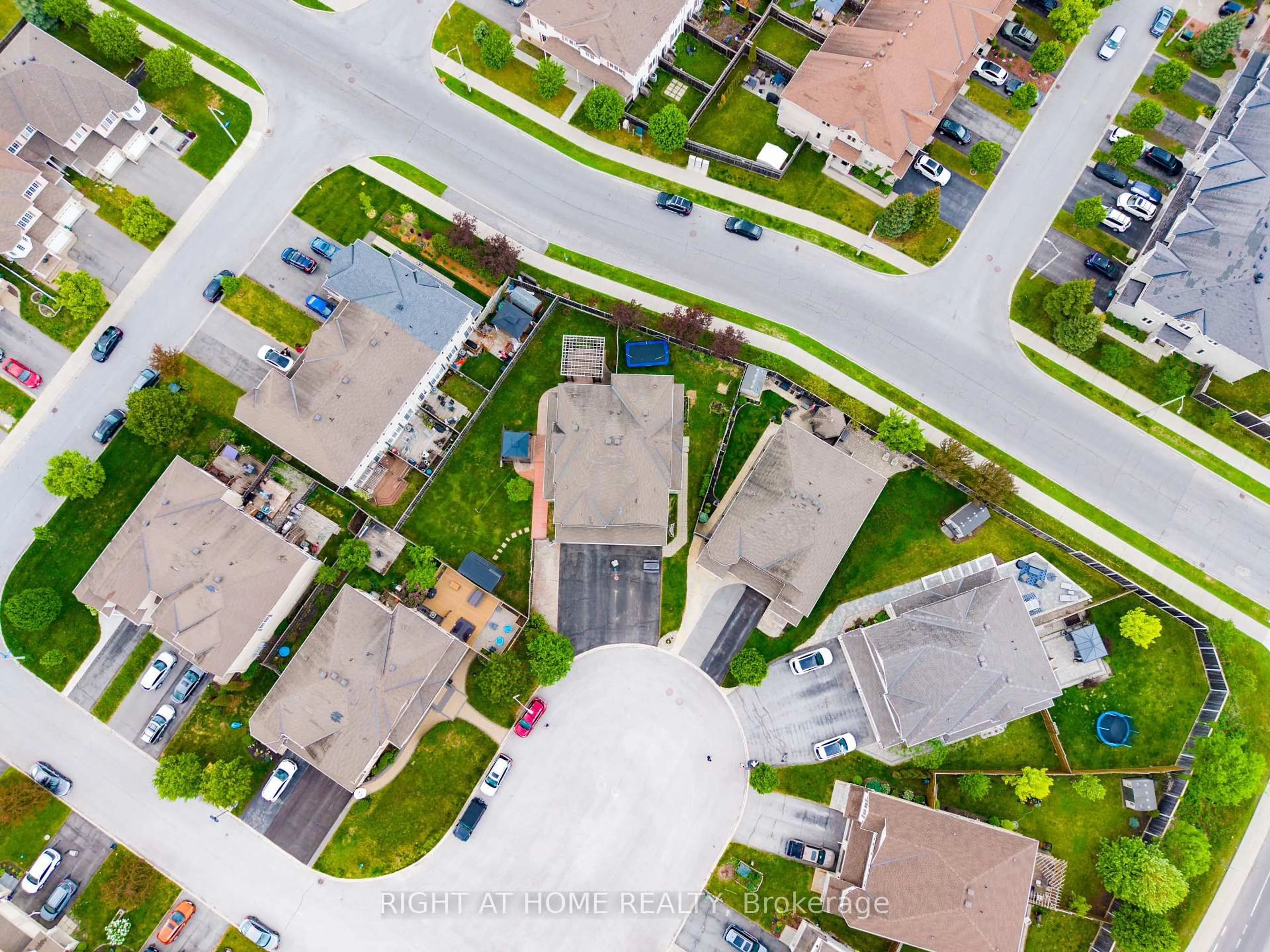 A pic from outside/outdoor area/front of a property/back of a property/a pic from drone, street for 188 Patriot Pl, Kanata Ontario K2M 0B9