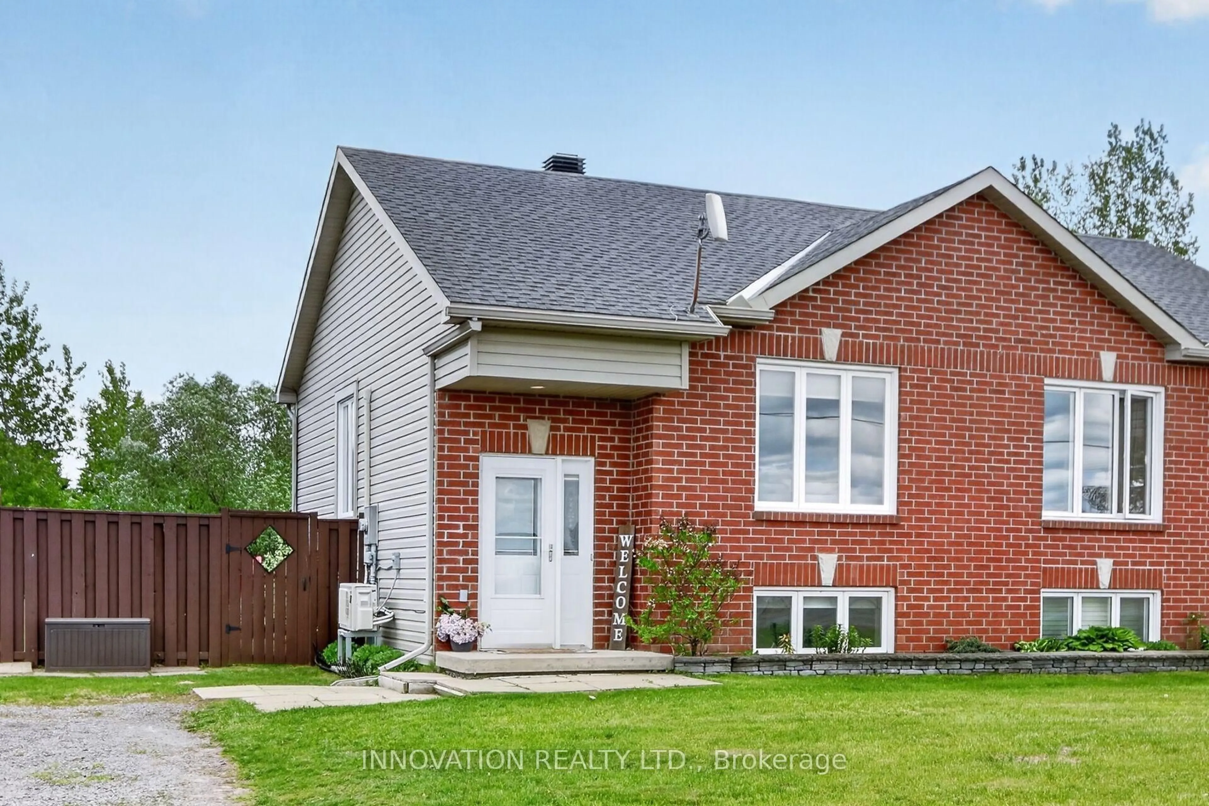 Home with brick exterior material, street for 2606 Saint-Pascal Rd, Clarence-Rockland Ontario K0A 3N0