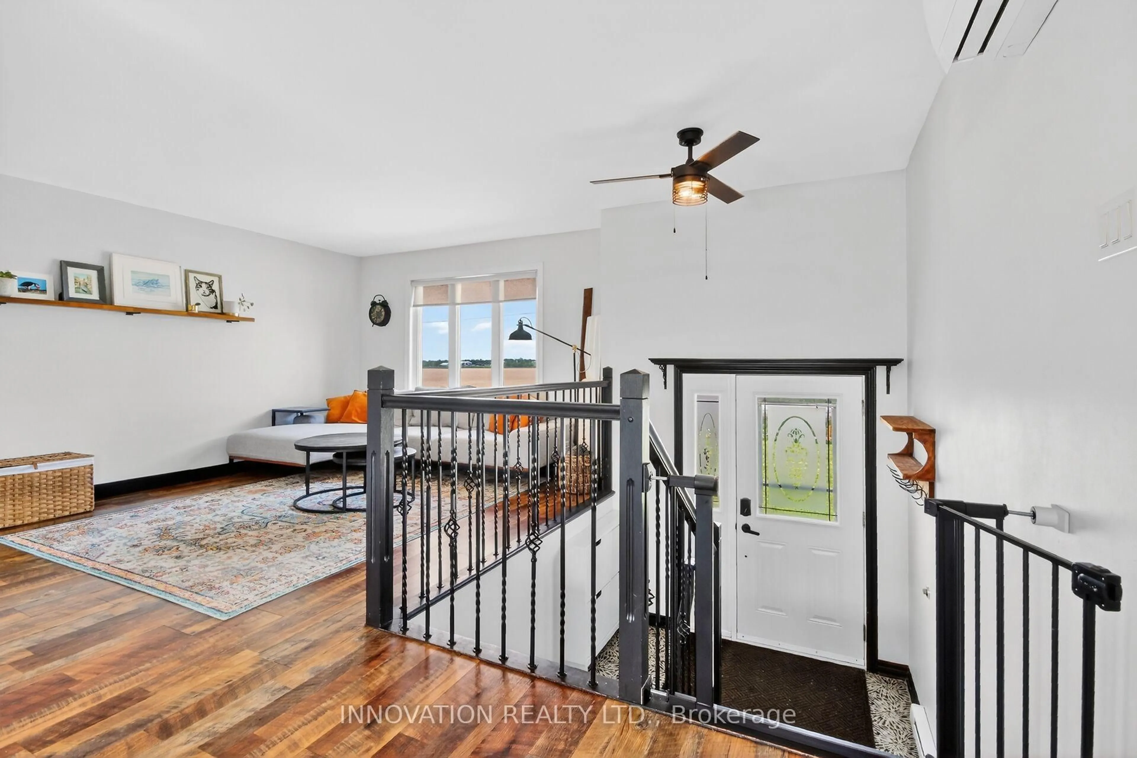 Indoor entryway for 2606 Saint-Pascal Rd, Clarence-Rockland Ontario K0A 3N0