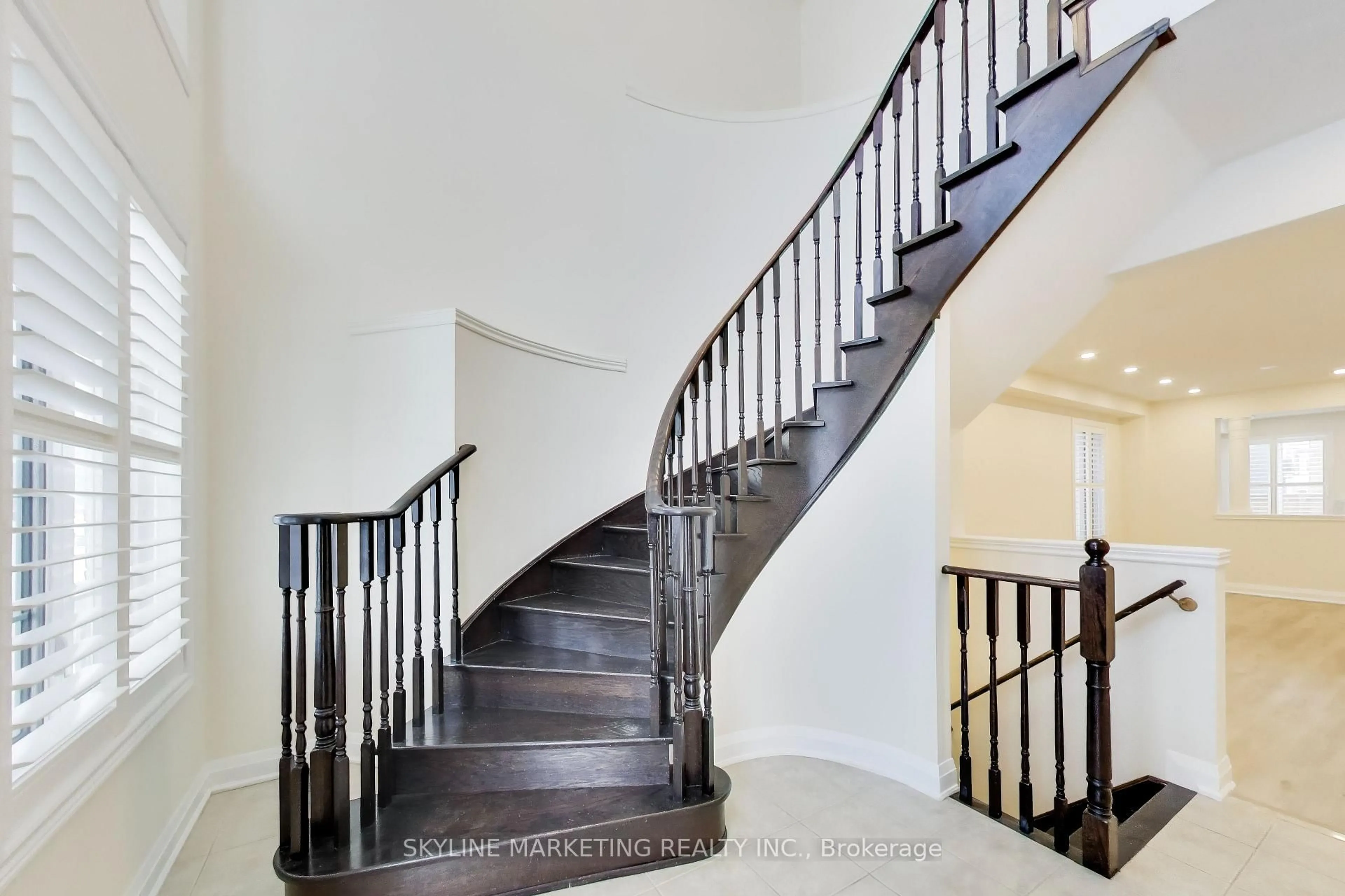 Stairs for 17 Fox Grape Rd, Thorold Ontario L2V 0B4