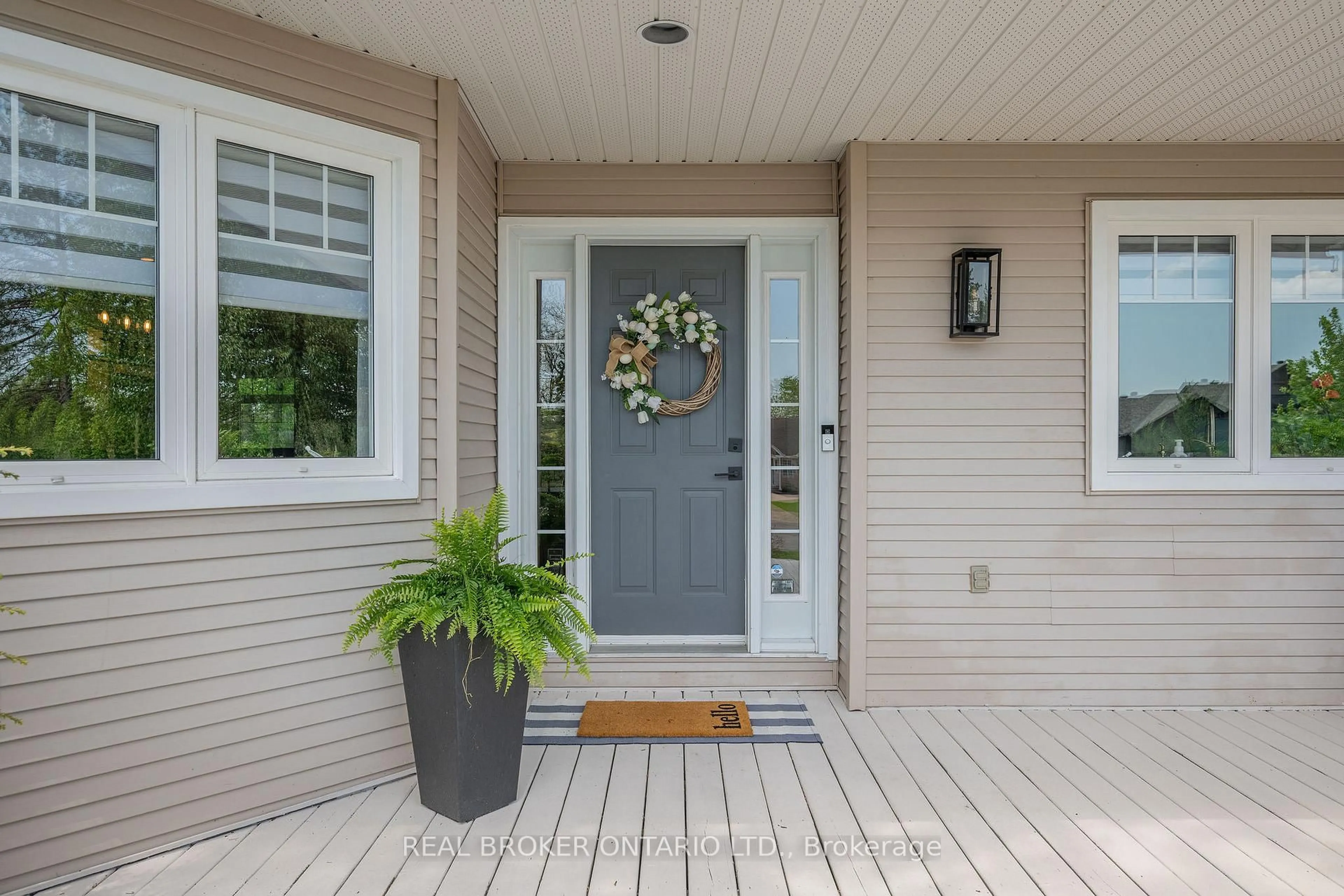 Indoor entryway for 1249 Barnwell Cres, Ottawa Ontario K4B 1K4