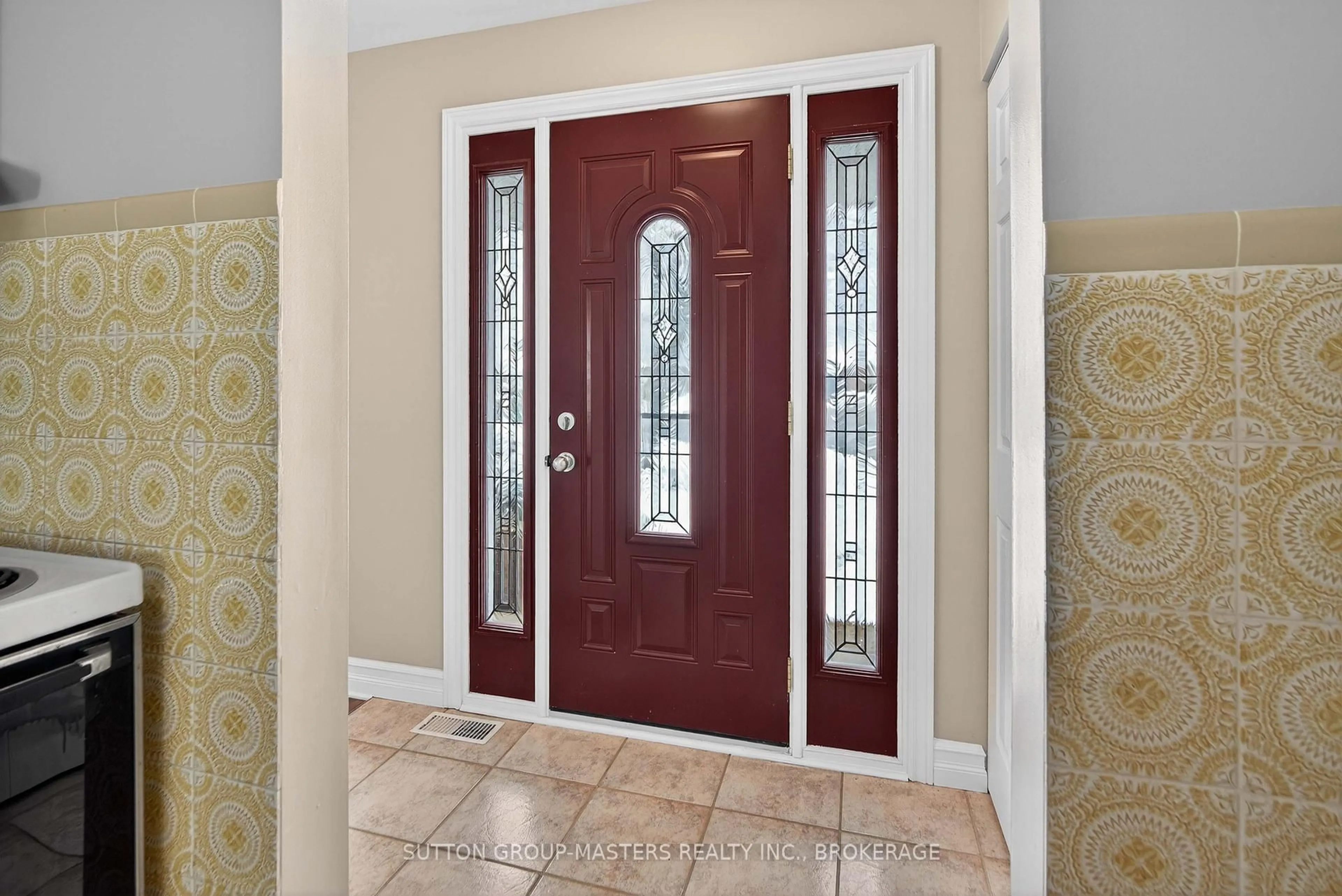 Indoor entryway for 932 Brodie Ave, Kingston Ontario K7M 4P9
