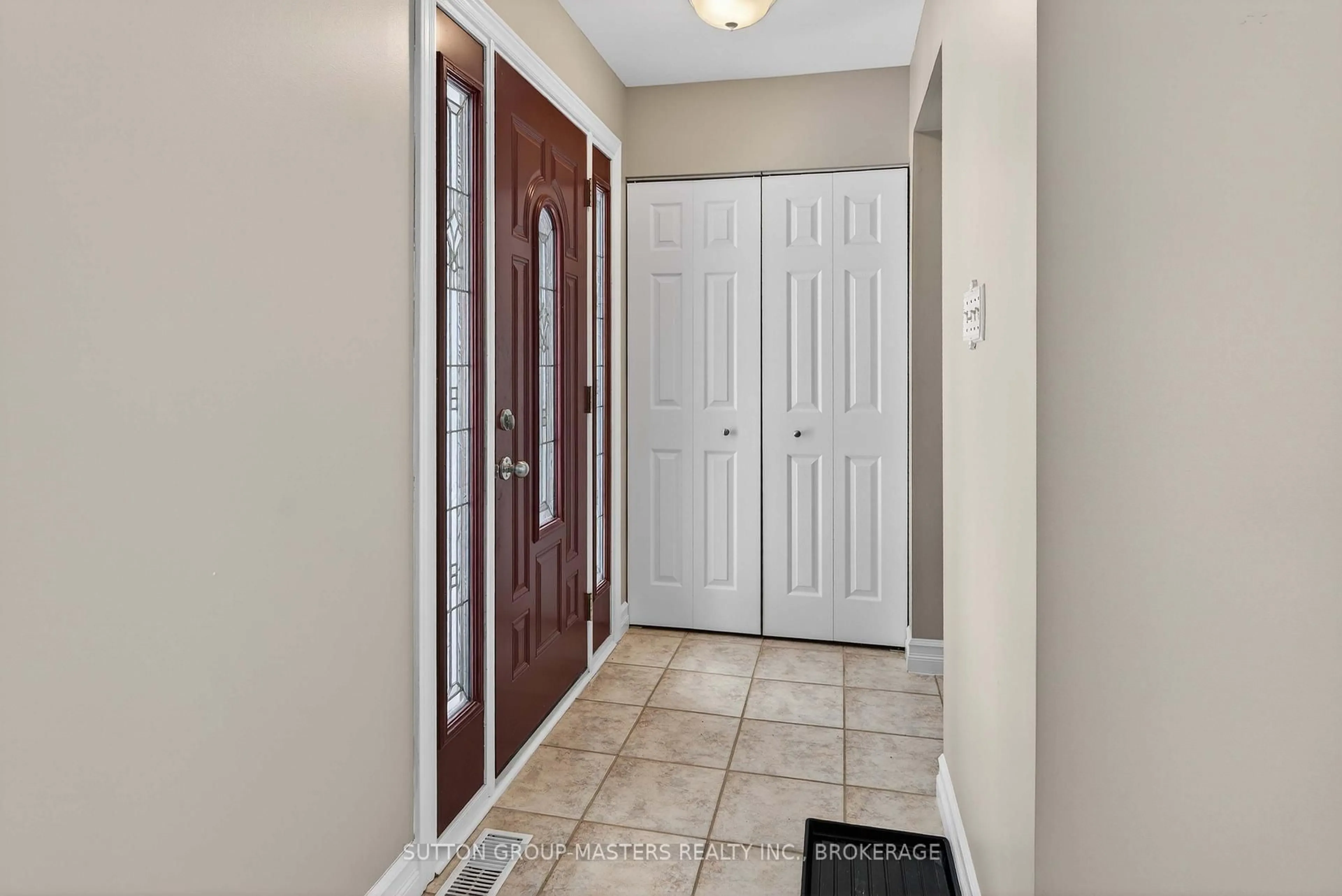 Indoor entryway for 932 Brodie Ave, Kingston Ontario K7M 4P9