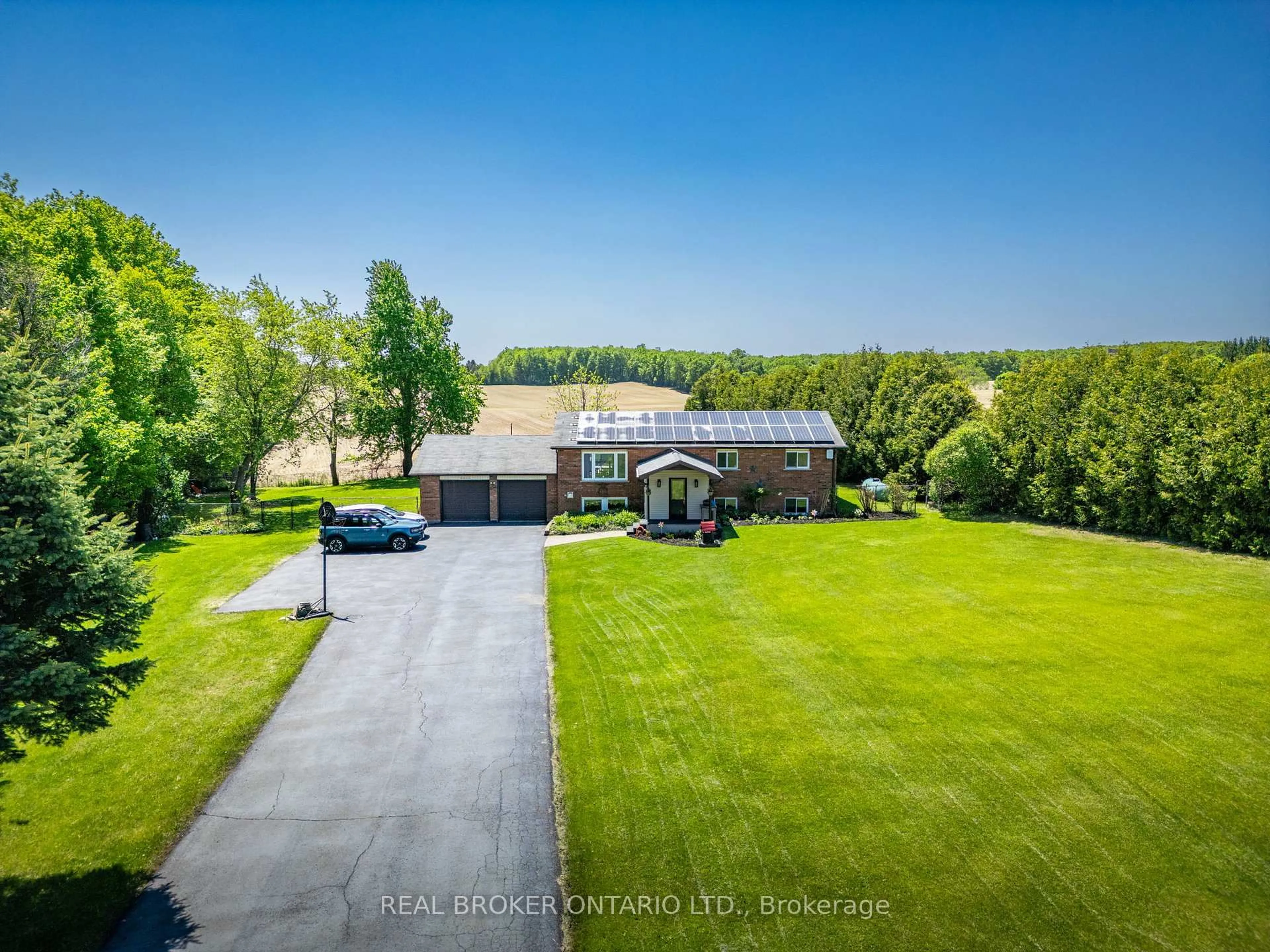 A pic from outside/outdoor area/front of a property/back of a property/a pic from drone, unknown for 6022 Trafalgar Rd, Erin Ontario L0N 1N0