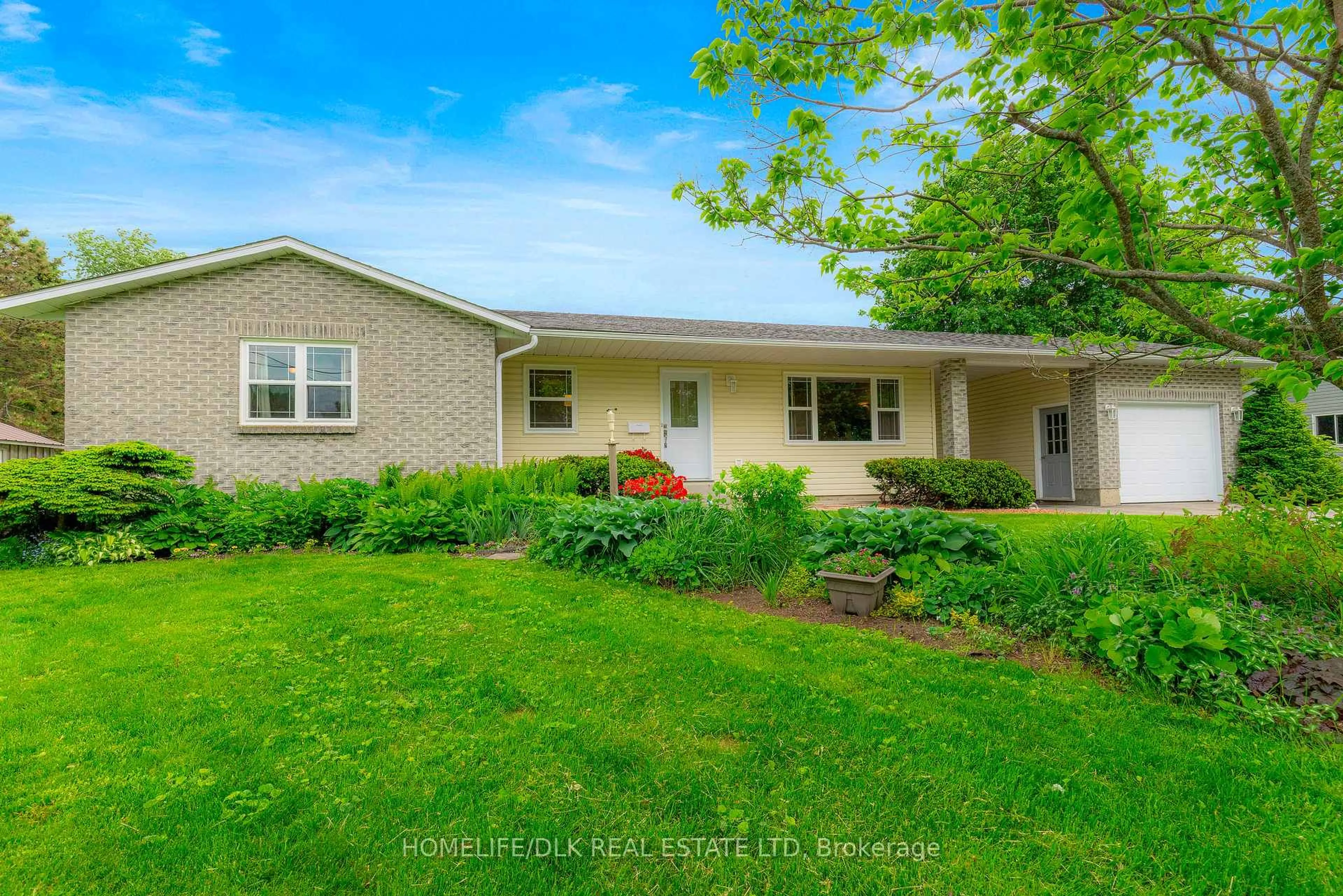 A pic from outside/outdoor area/front of a property/back of a property/a pic from drone, unknown for 3 Cross Ave, Elizabethtown-Kitley Ontario K6T 1B5