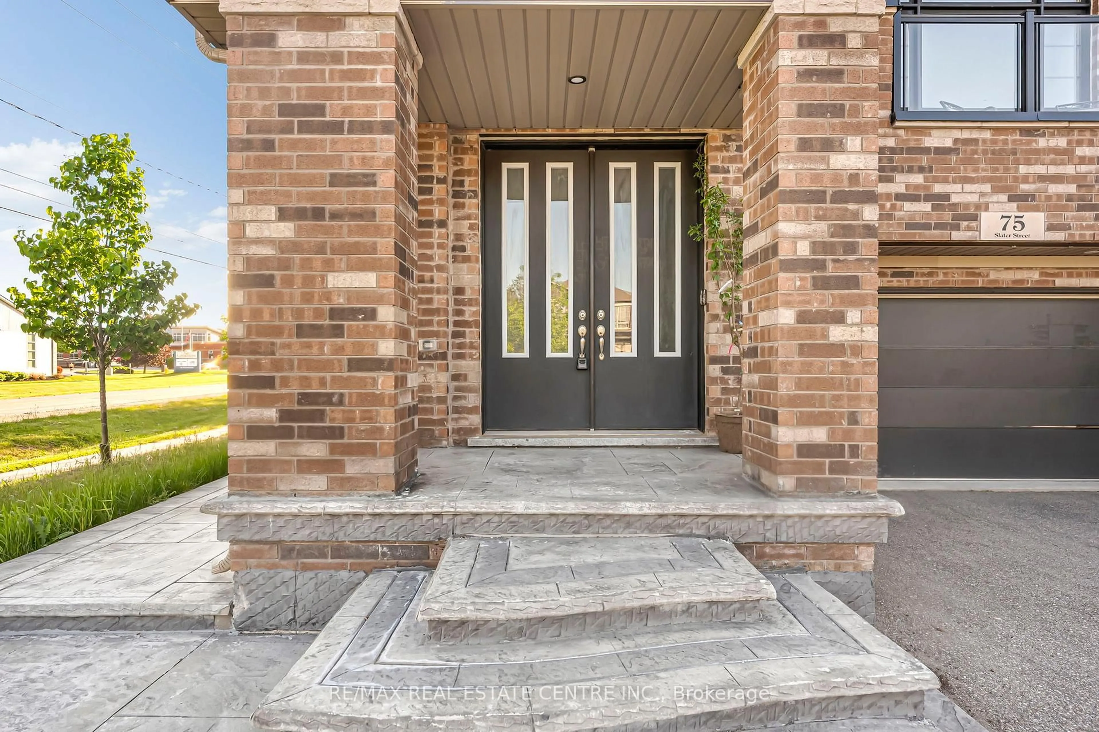 Home with brick exterior material, street for 75 Slater St, Cambridge Ontario N1R 0C4