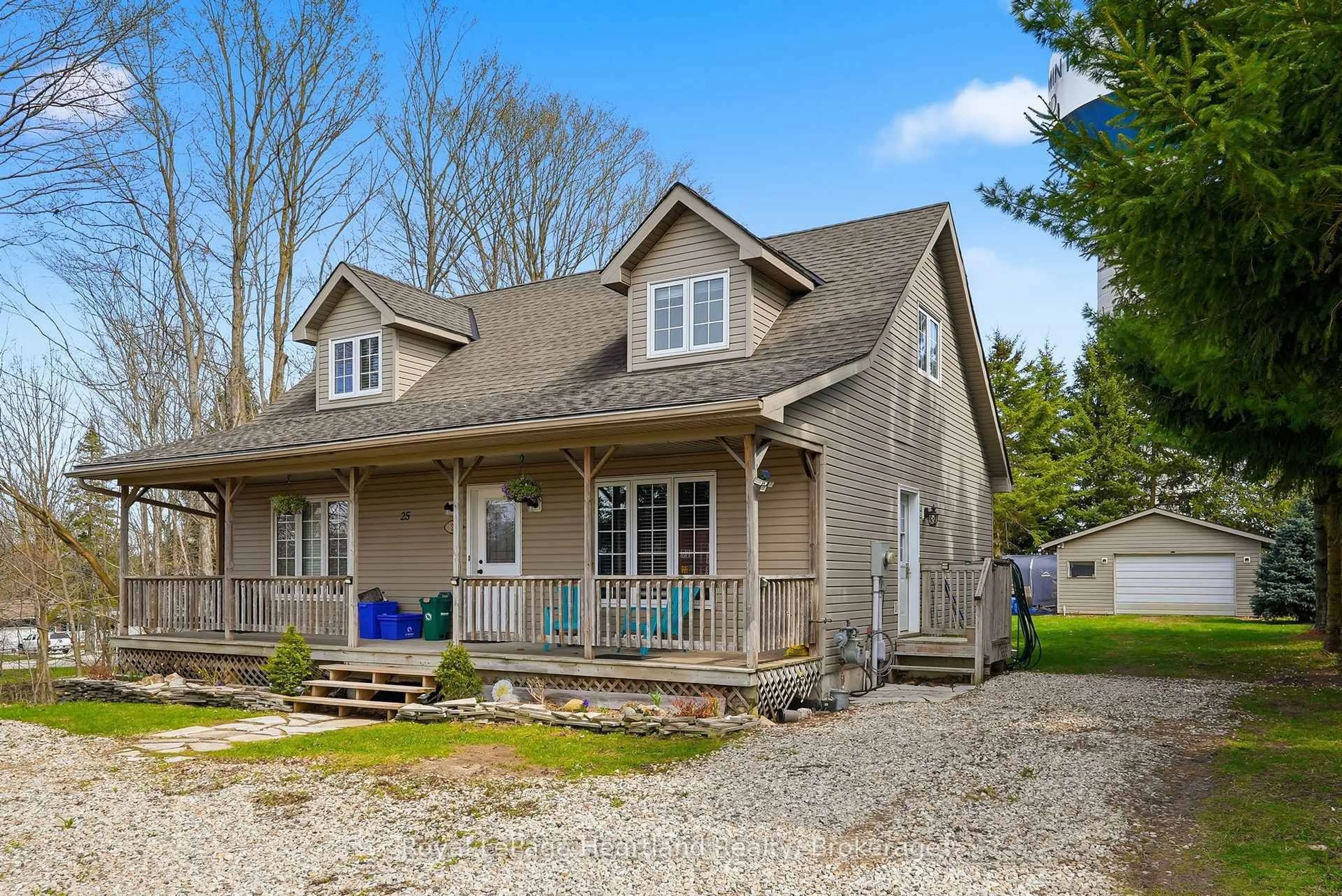Home with vinyl exterior material, street for 25 JOHN St, Minto Ontario N0G 1M0