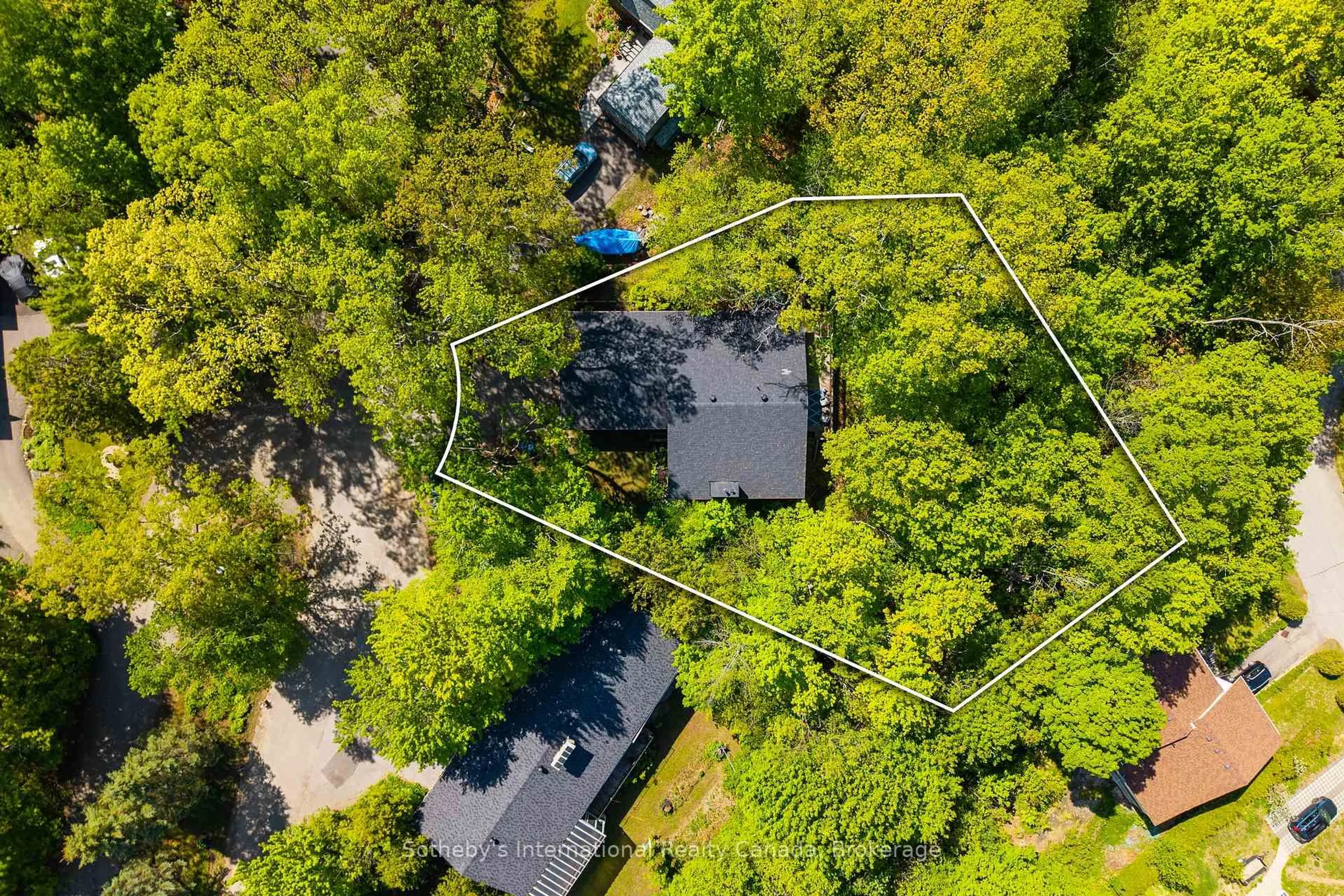 A pic from outside/outdoor area/front of a property/back of a property/a pic from drone, forest/trees view for 180 Clairmont Rd, Gravenhurst Ontario P1P 1H9