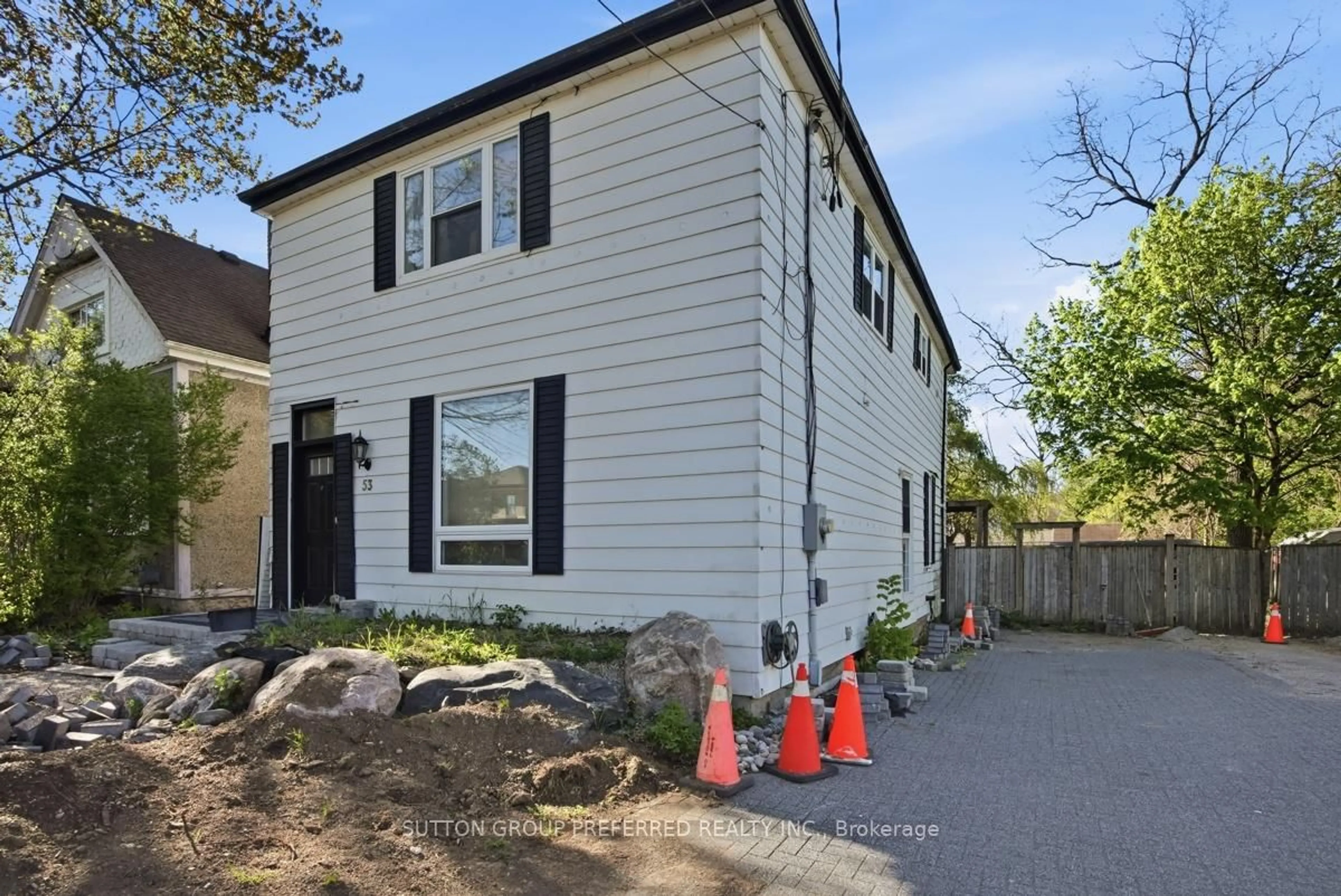 Home with vinyl exterior material, street for 53 DUCHESS Ave, London South Ontario N6C 1N3