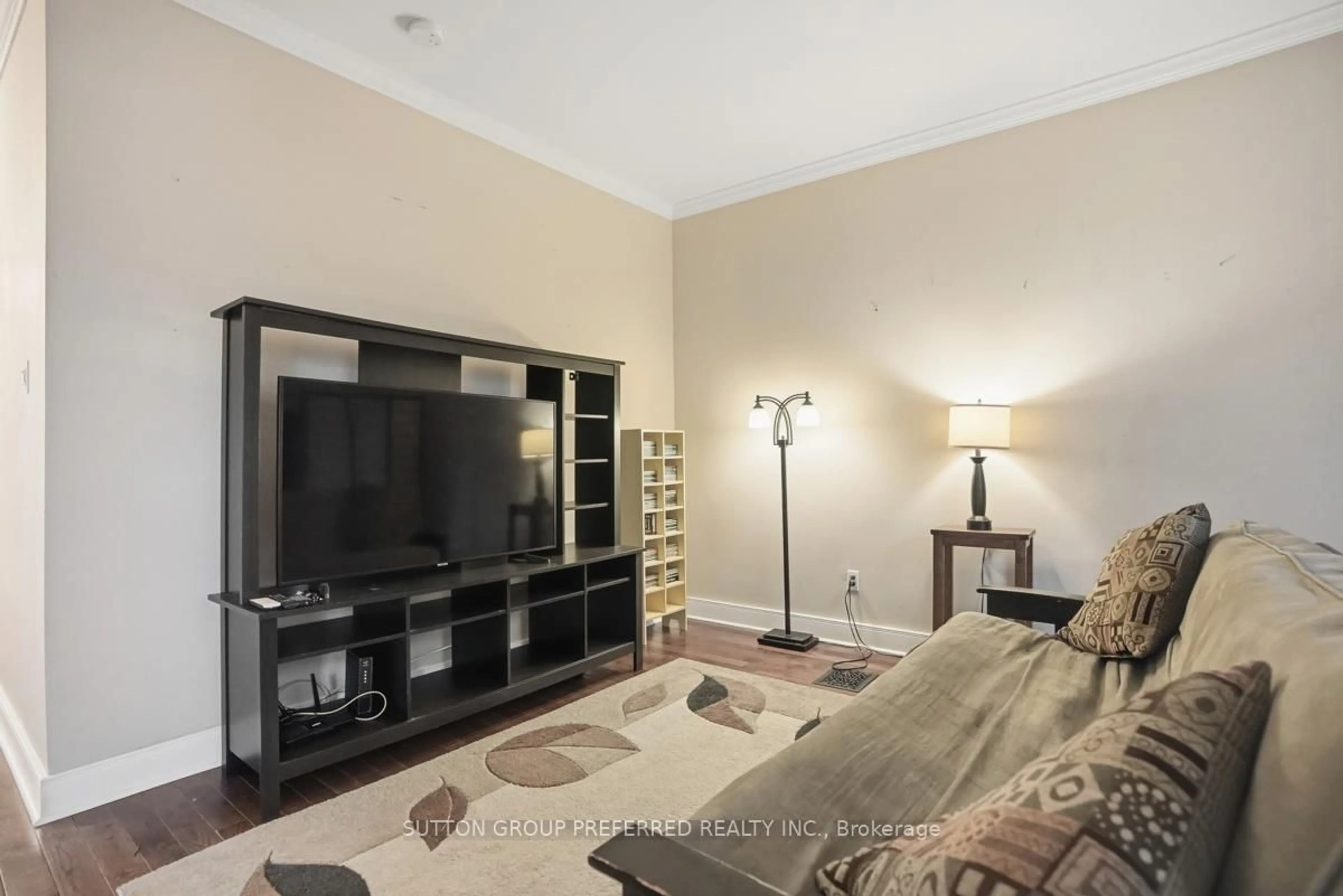 Home theater for 53 DUCHESS Ave, London South Ontario N6C 1N3