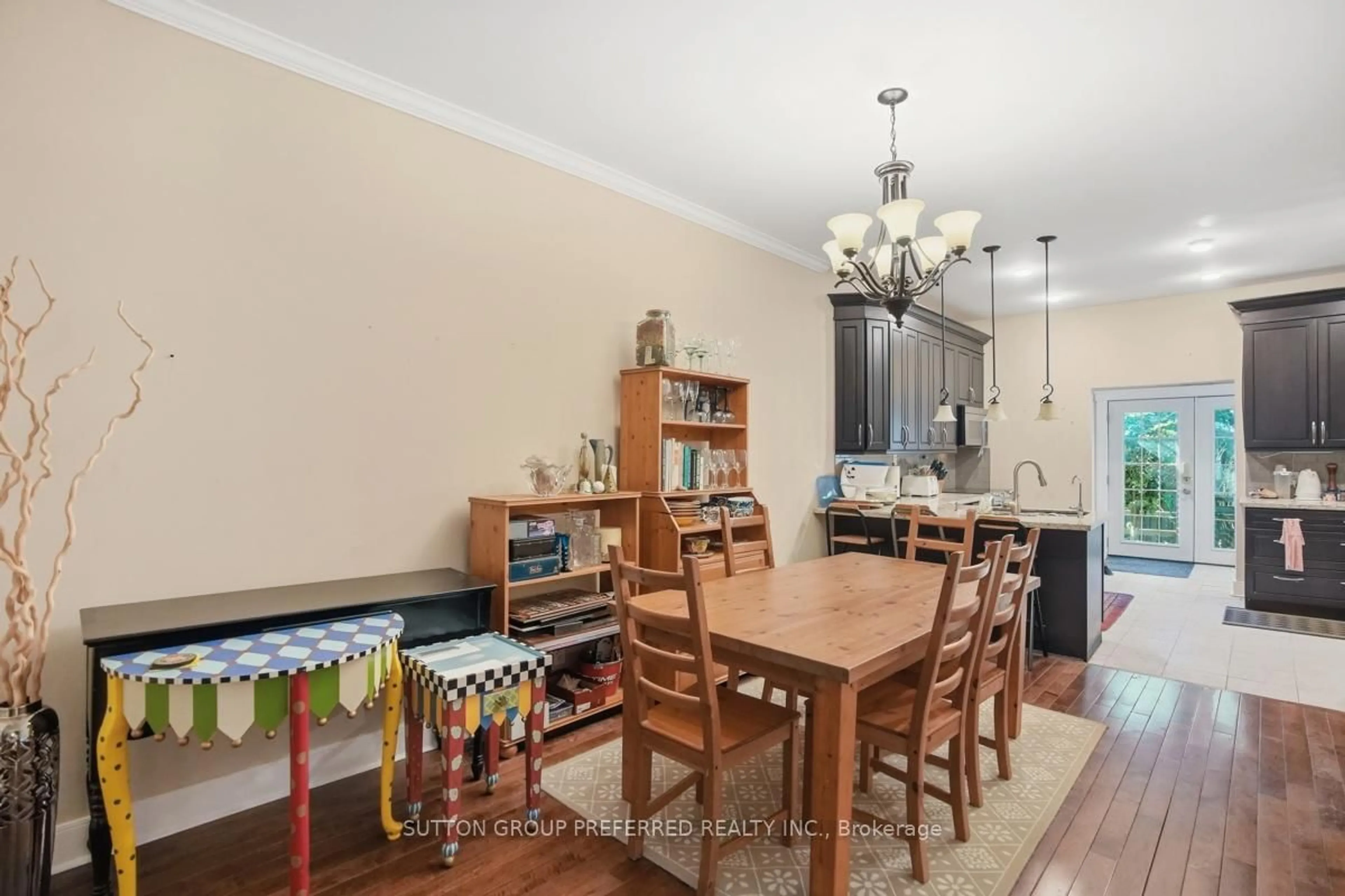Dining room, wood/laminate floor for 53 DUCHESS Ave, London South Ontario N6C 1N3