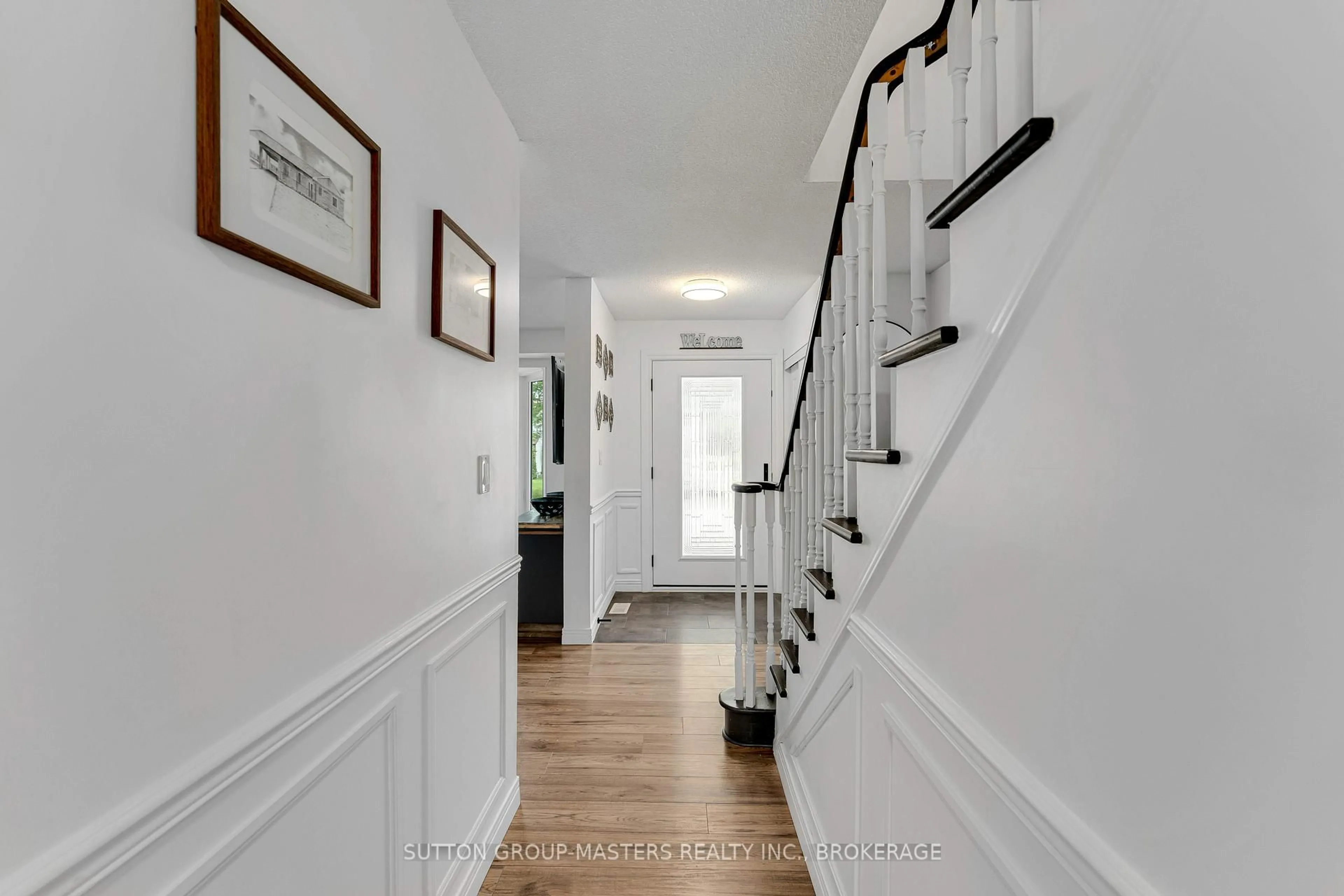 Indoor entryway for 11 Douglas Ave, Kingston Ontario K7K 6B5