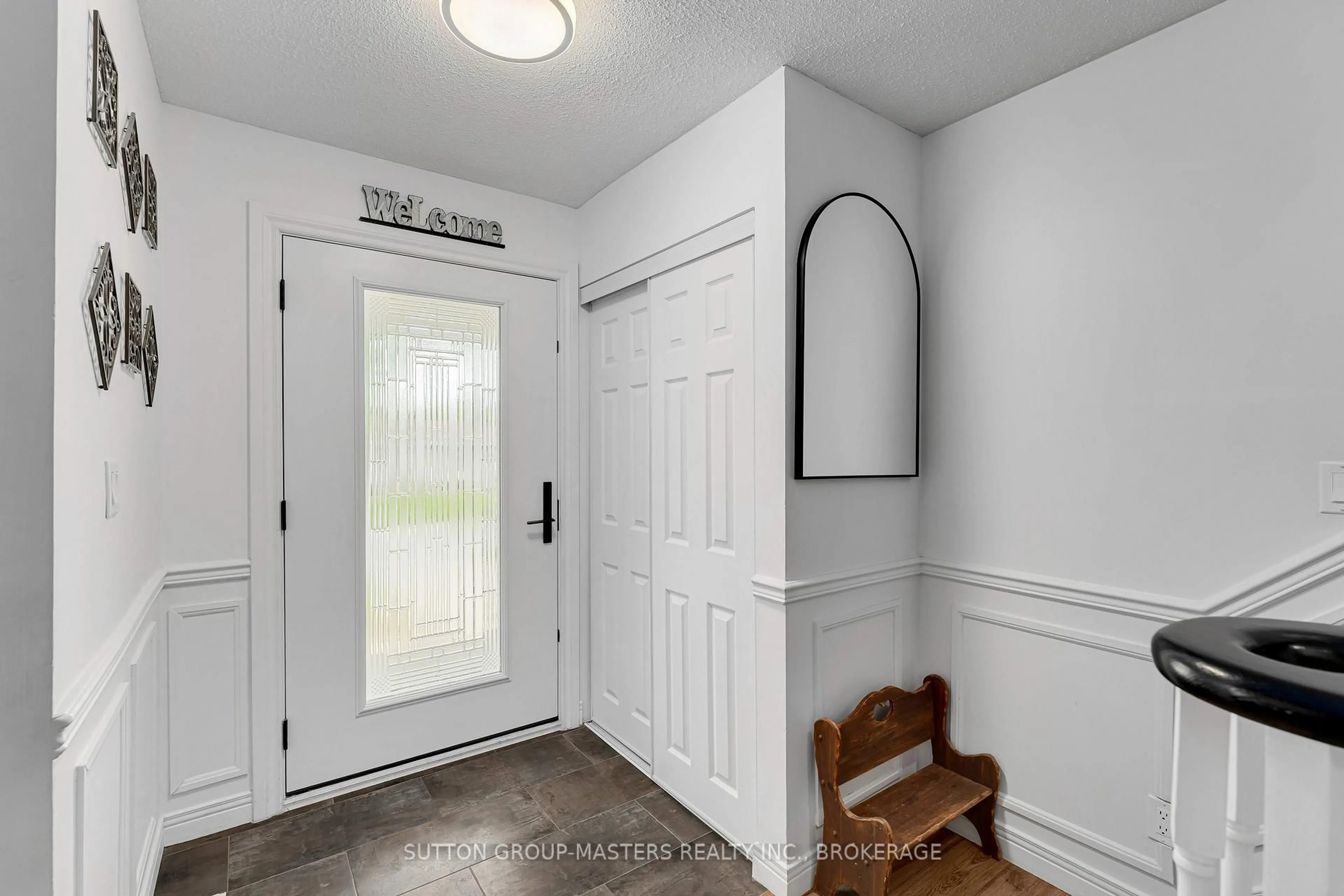 Indoor entryway for 11 Douglas Ave, Kingston Ontario K7K 6B5