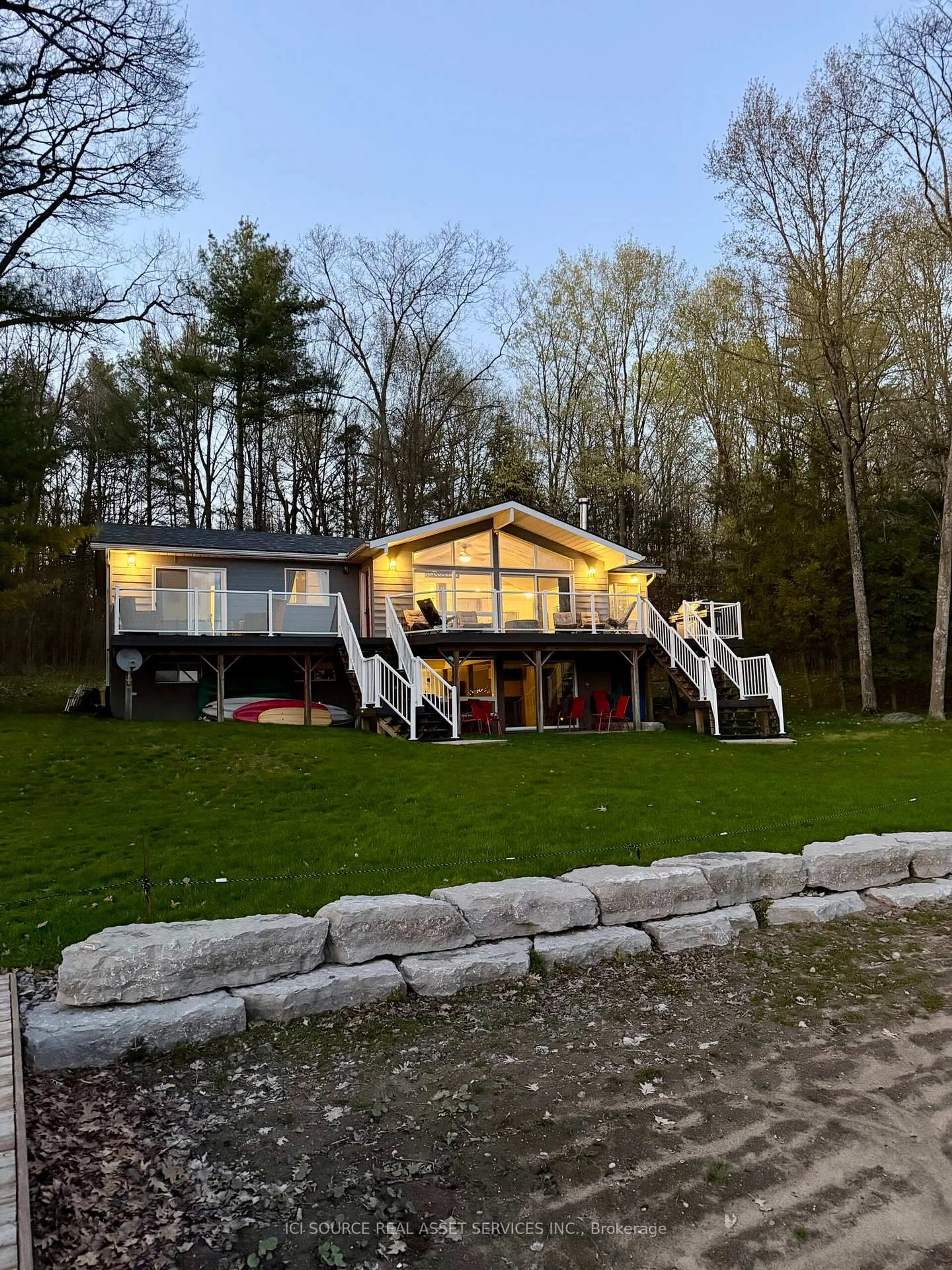 Home with vinyl exterior material, water/lake/river/ocean view for 13682 Georgian Bay Shore, Georgian Bay Ontario L0K 1S0