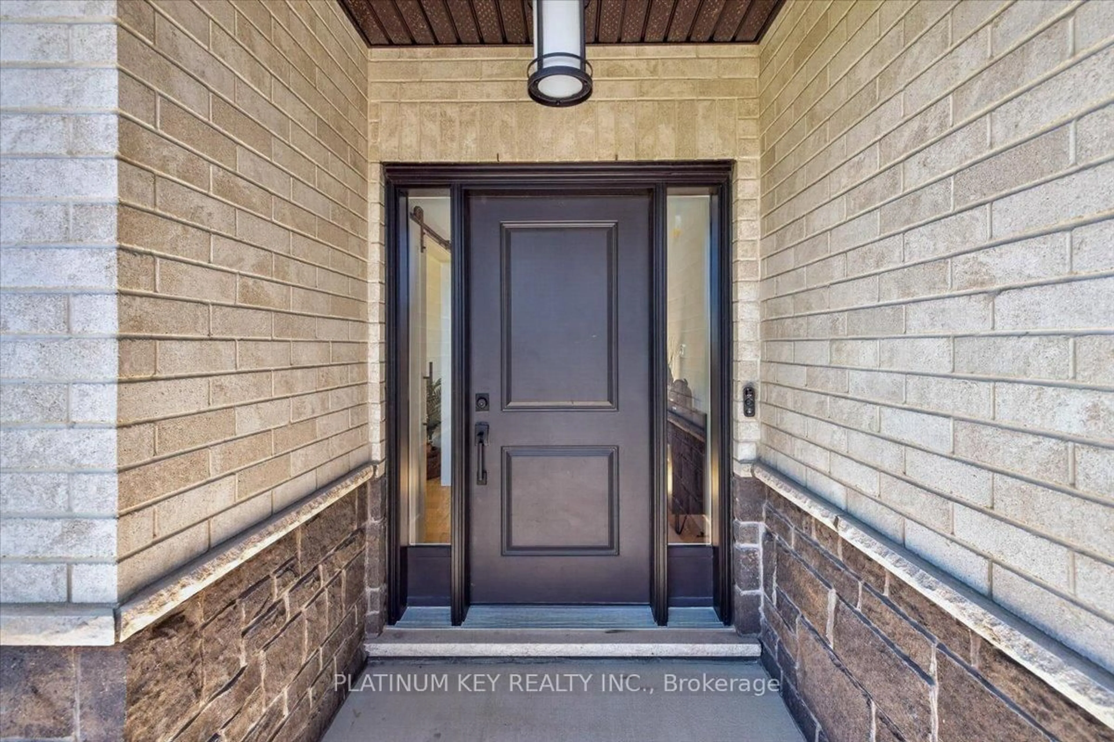 Indoor entryway for 30 Statham St, Strathroy-Caradoc Ontario N7G 0H2