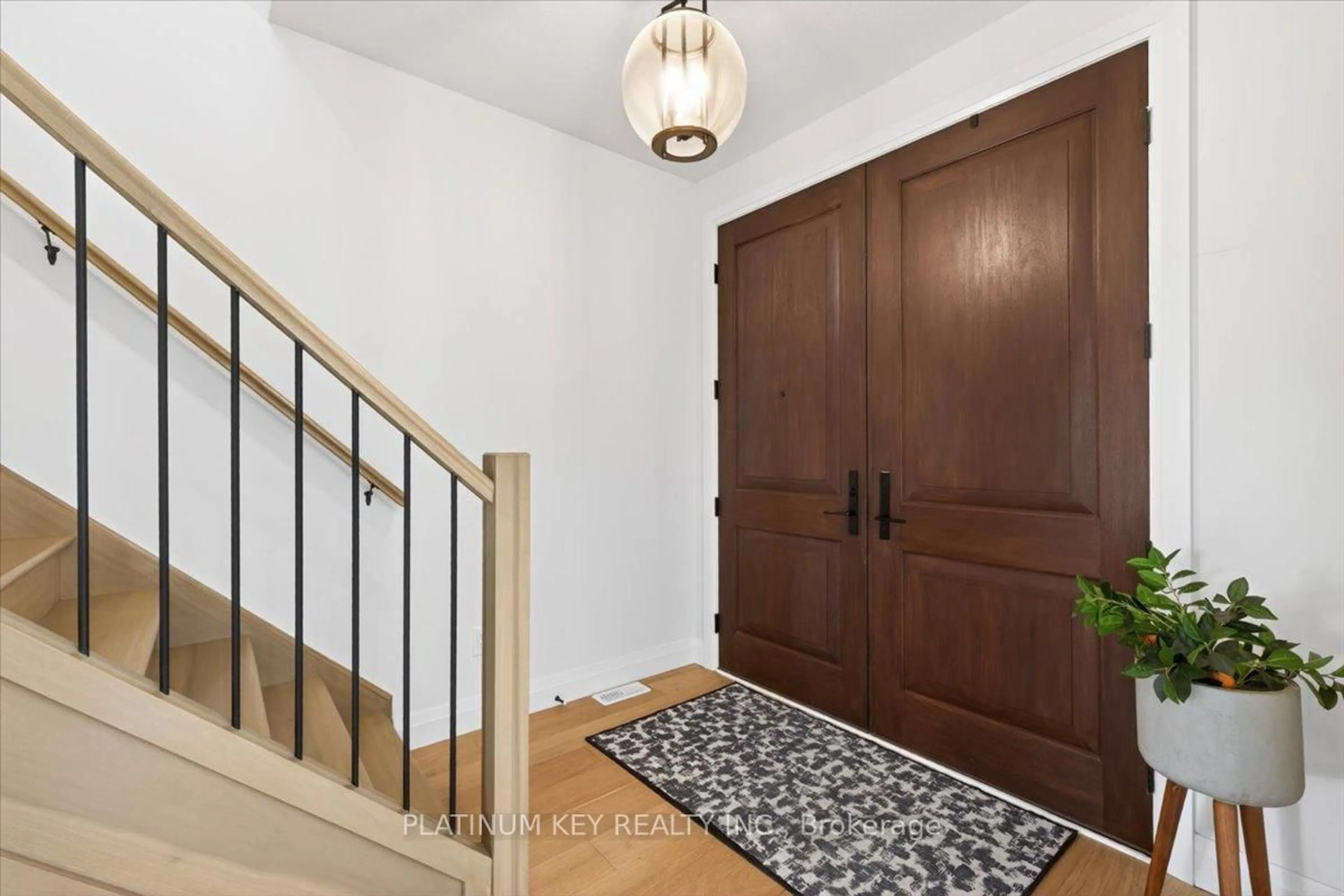 Indoor entryway for 136 Daventry Way, Middlesex Centre Ontario N0L 1R0