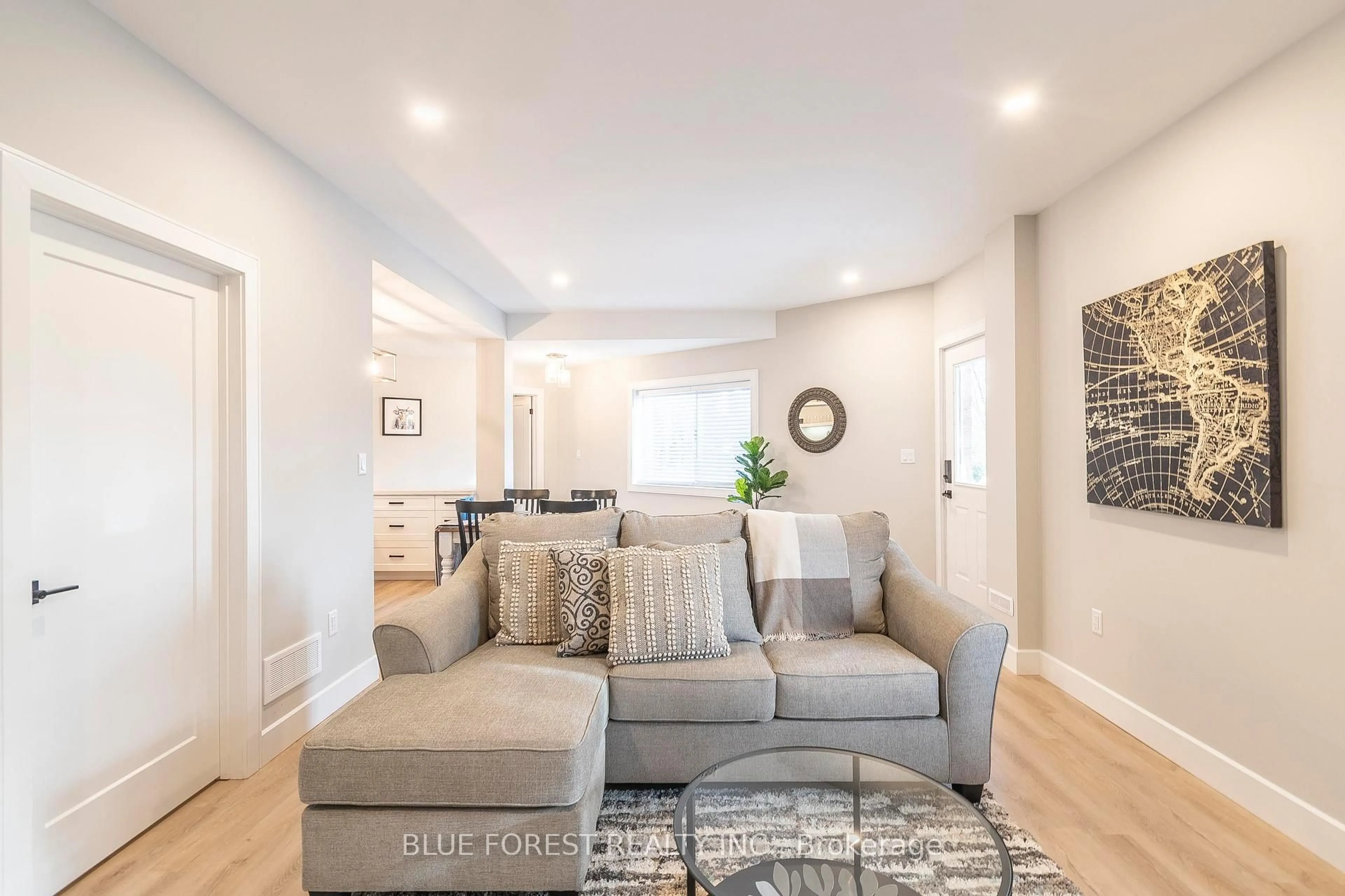 Living room with furniture, unknown for 674 Grand View Ave, London South Ontario N6K 3G6