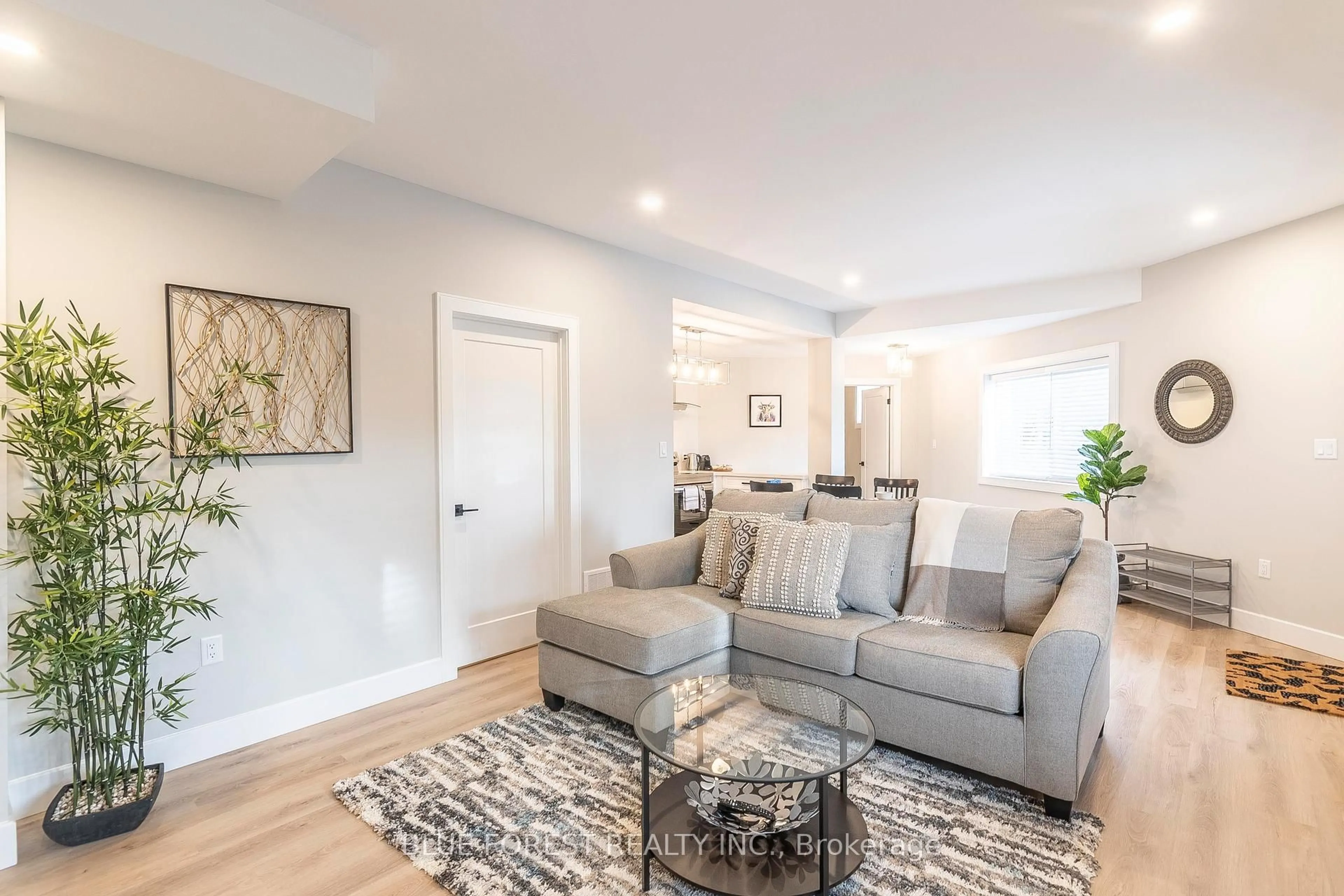 Living room with furniture, unknown for 674 Grand View Ave, London South Ontario N6K 3G6