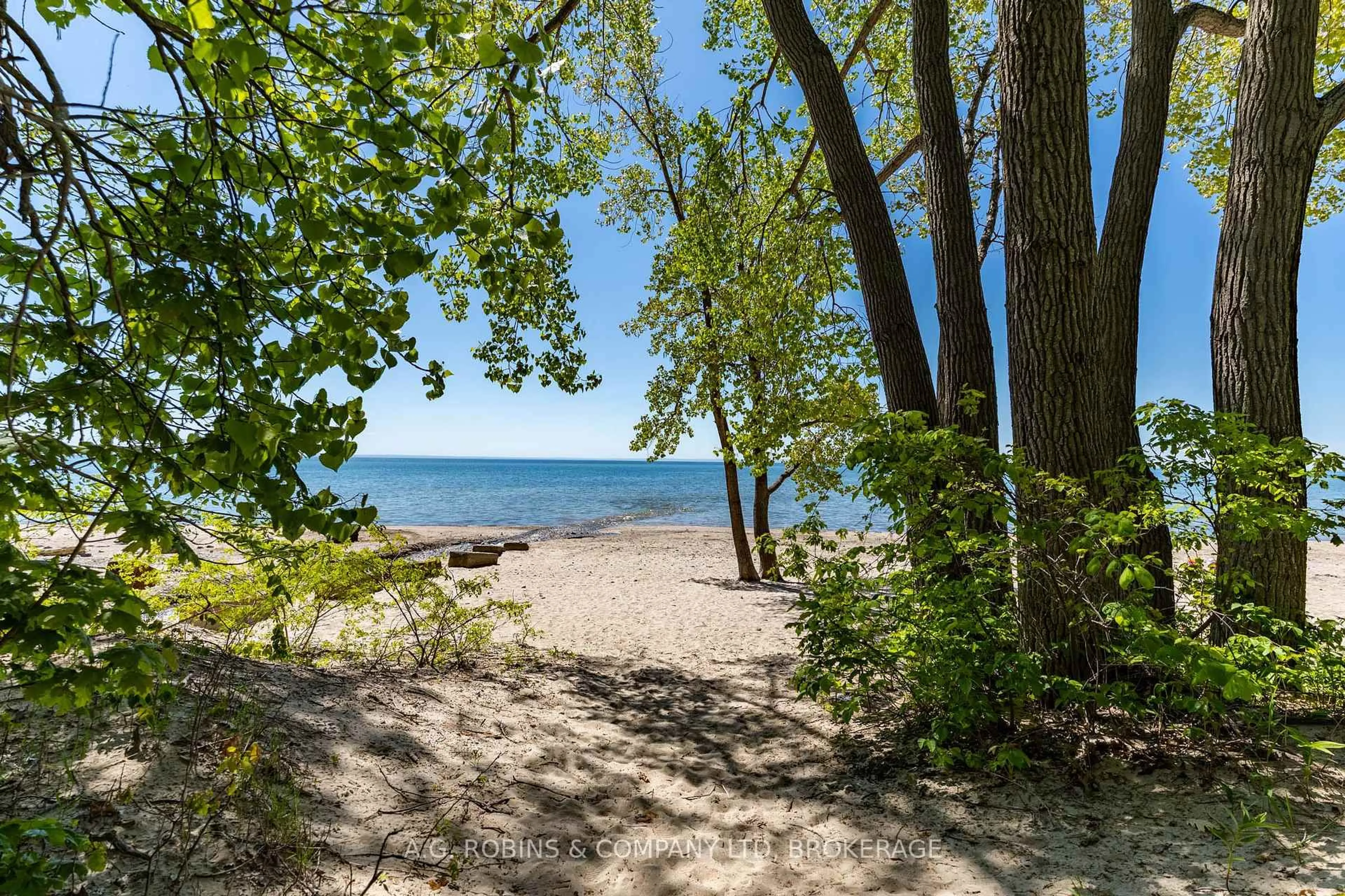 Patio, water/lake/river/ocean view for 10585 Maplewood Dr, Wainfleet Ontario L3K 5V4