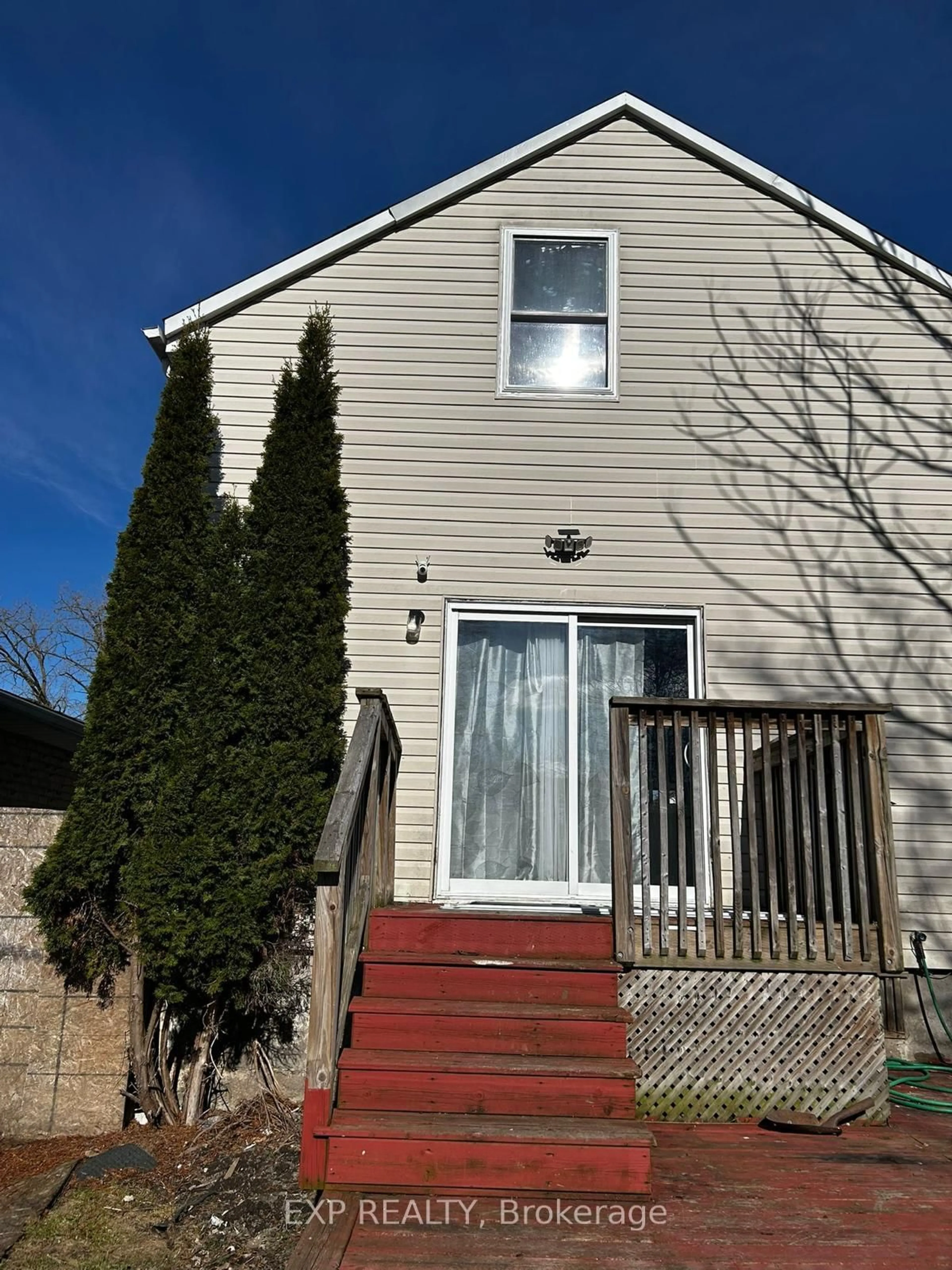 Home with vinyl exterior material, street for 121 BOULLEE St, London East Ontario N5Y 1T8