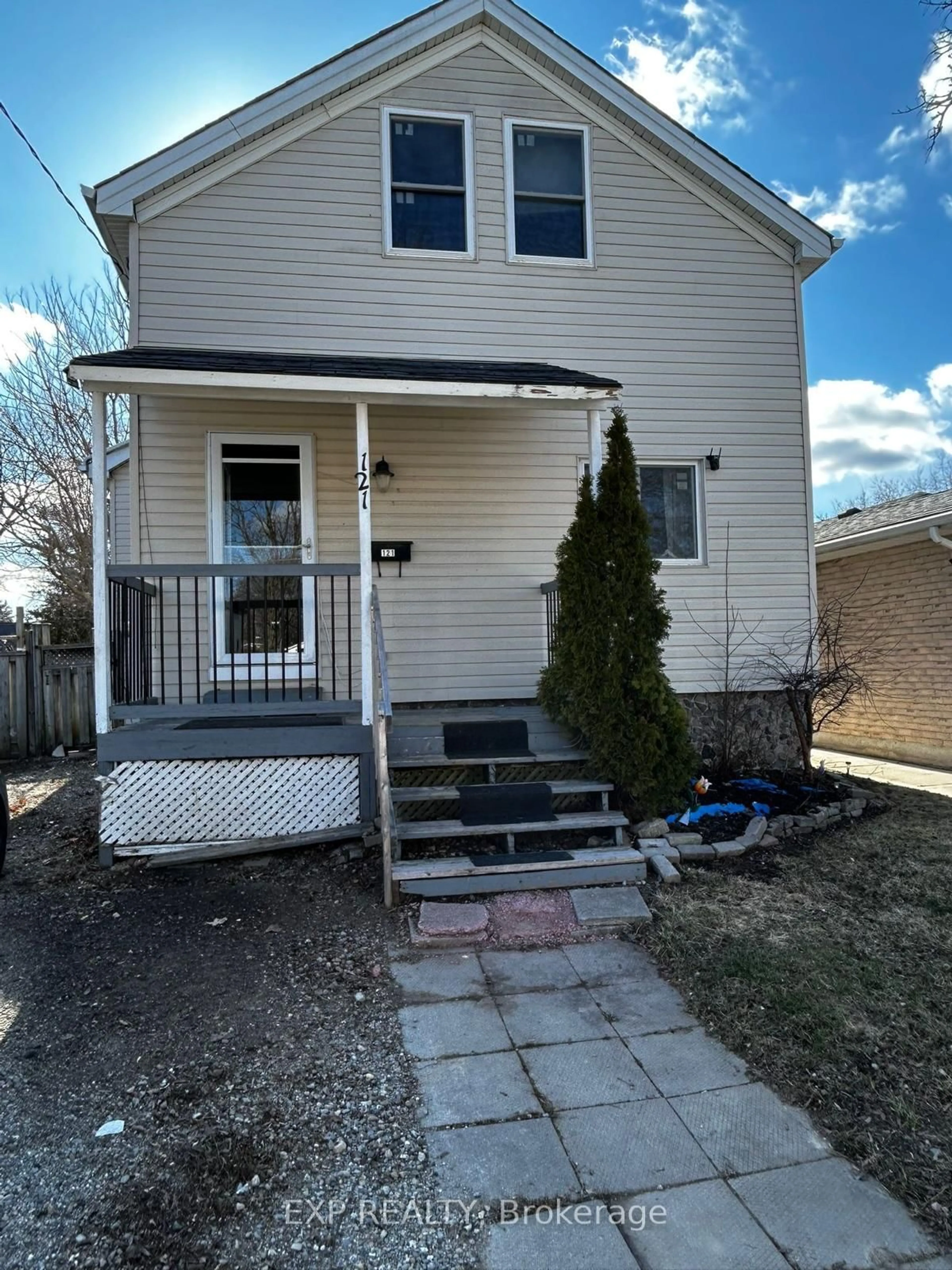Home with vinyl exterior material, street for 121 BOULLEE St, London East Ontario N5Y 1T8