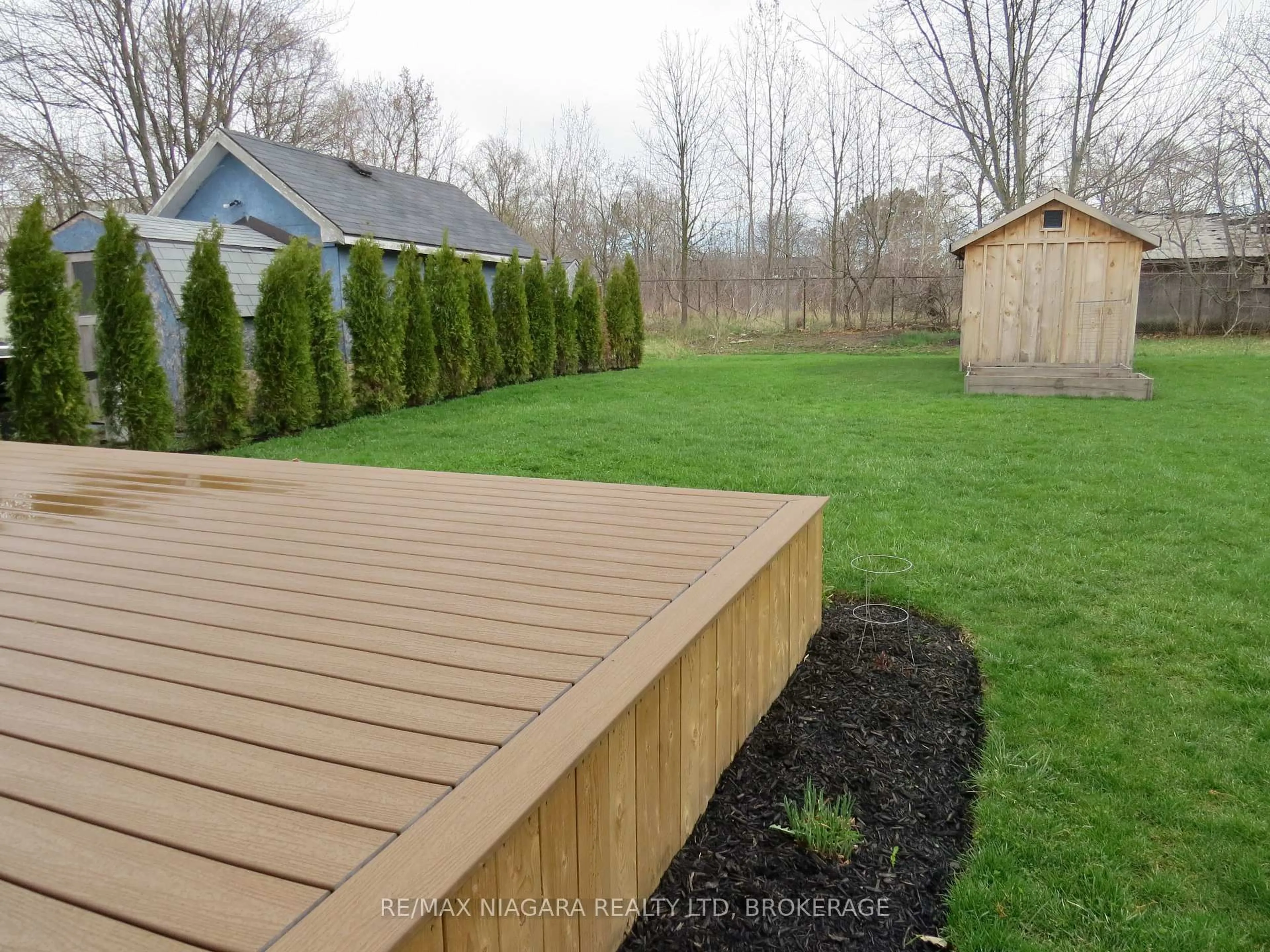 Patio, unknown for 48 Wilton Ave, Welland Ontario L3C 1Z9