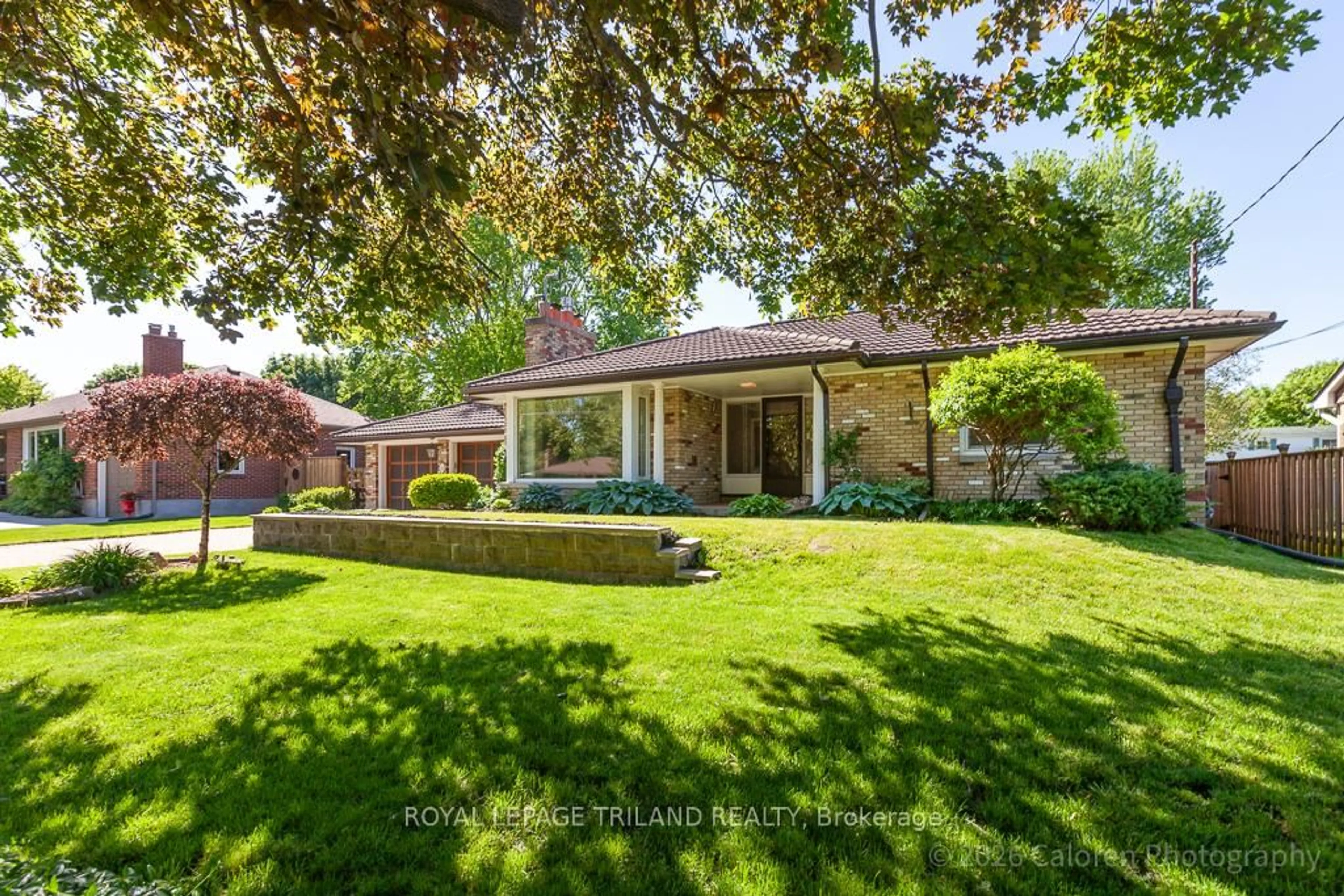 A pic from outside/outdoor area/front of a property/back of a property/a pic from drone, street for 37 Dennis Ave, London South Ontario N6P 1B8