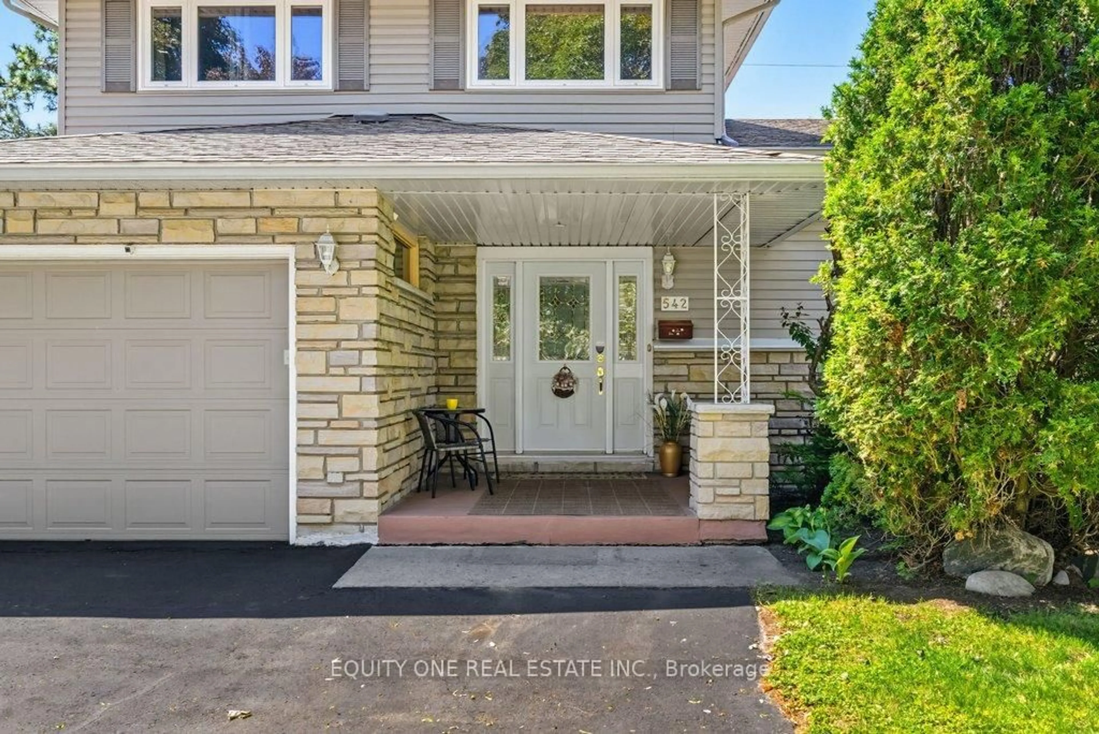 Unknown for 542 Sirois Ave, Ottawa Ontario K1K 1H4