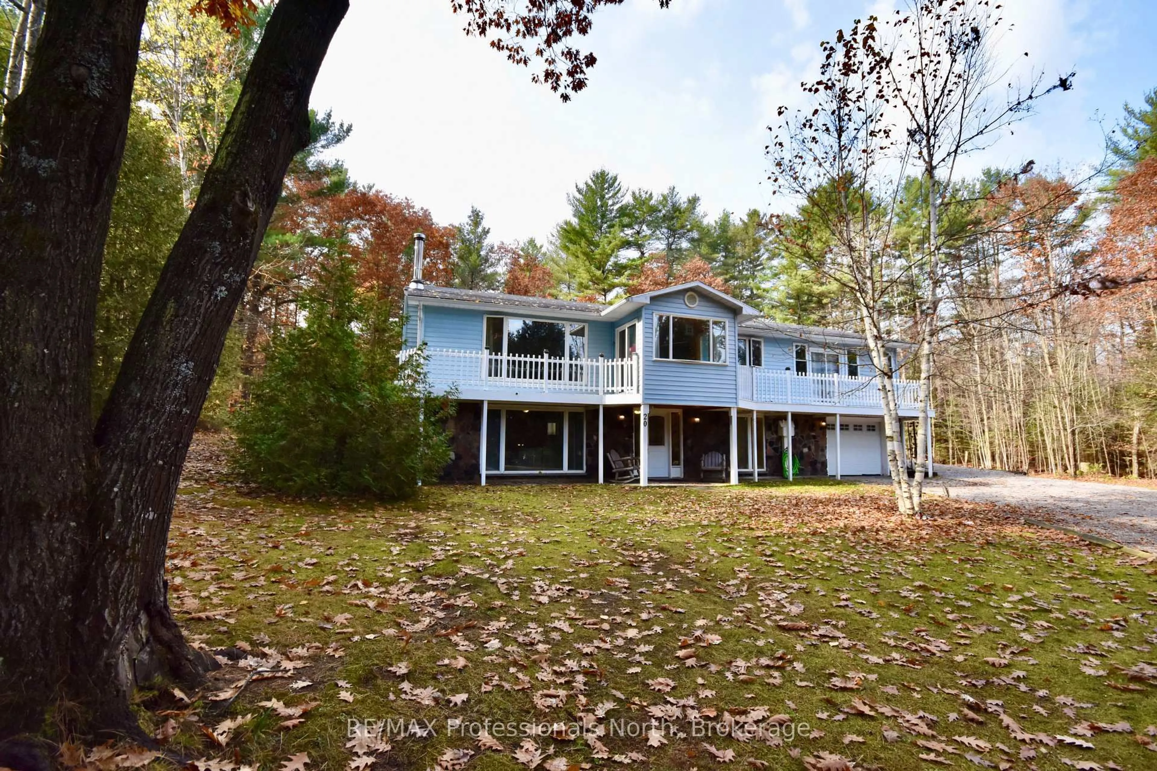 Home with vinyl exterior material, water/lake/river/ocean view for 20 Coulter Lane, Bracebridge Ontario P1P 1R1