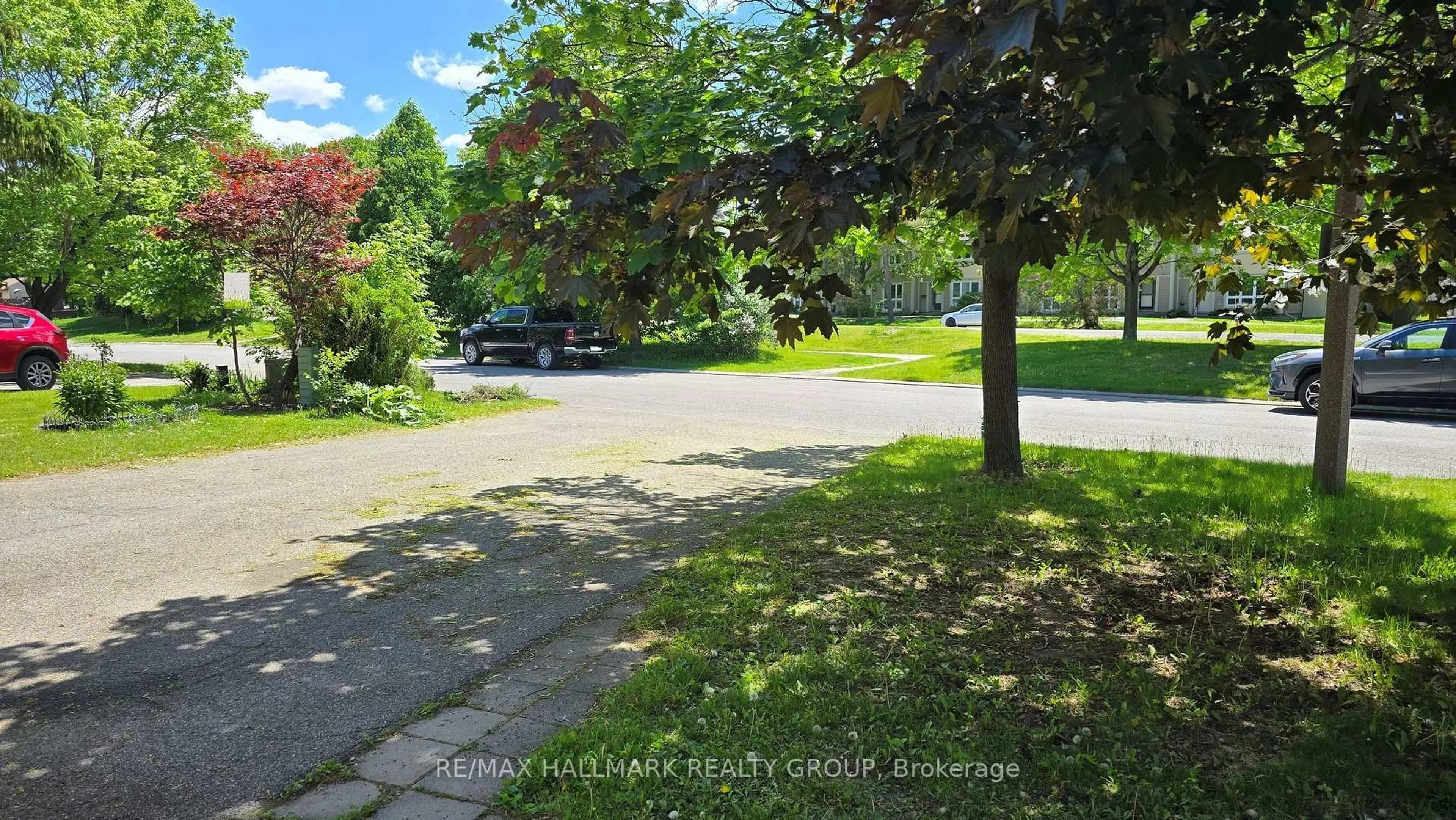 A pic from outside/outdoor area/front of a property/back of a property/a pic from drone, street for 55 Cohen Ave, Ottawa Ontario K2L 4E6