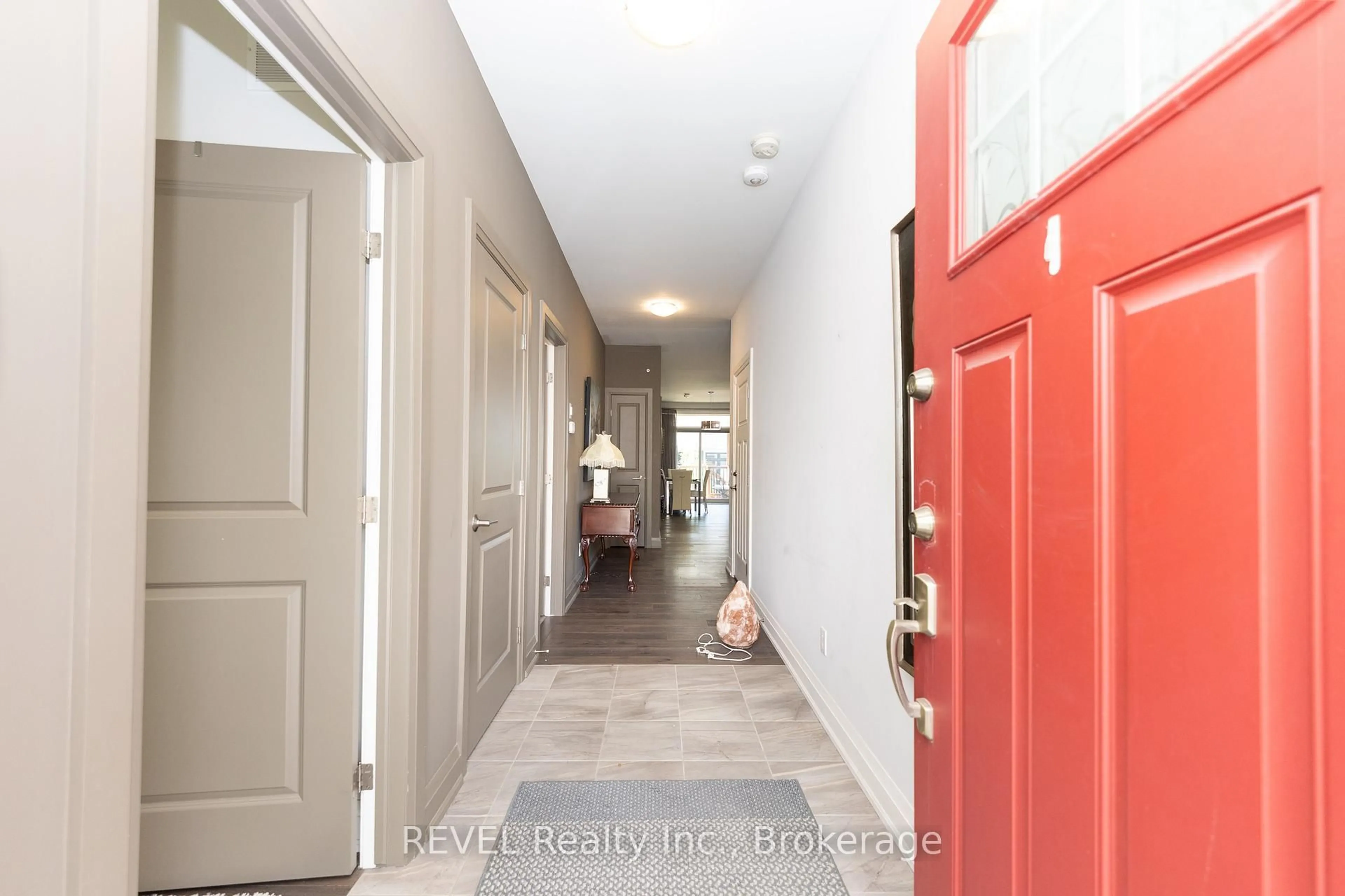 Indoor entryway for 5622 Ironwood St #12, Niagara Falls Ontario L2H 0M5