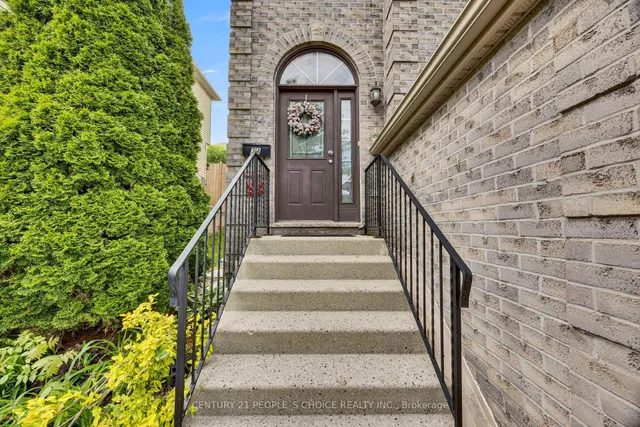 34 Phair Cres, London South 4