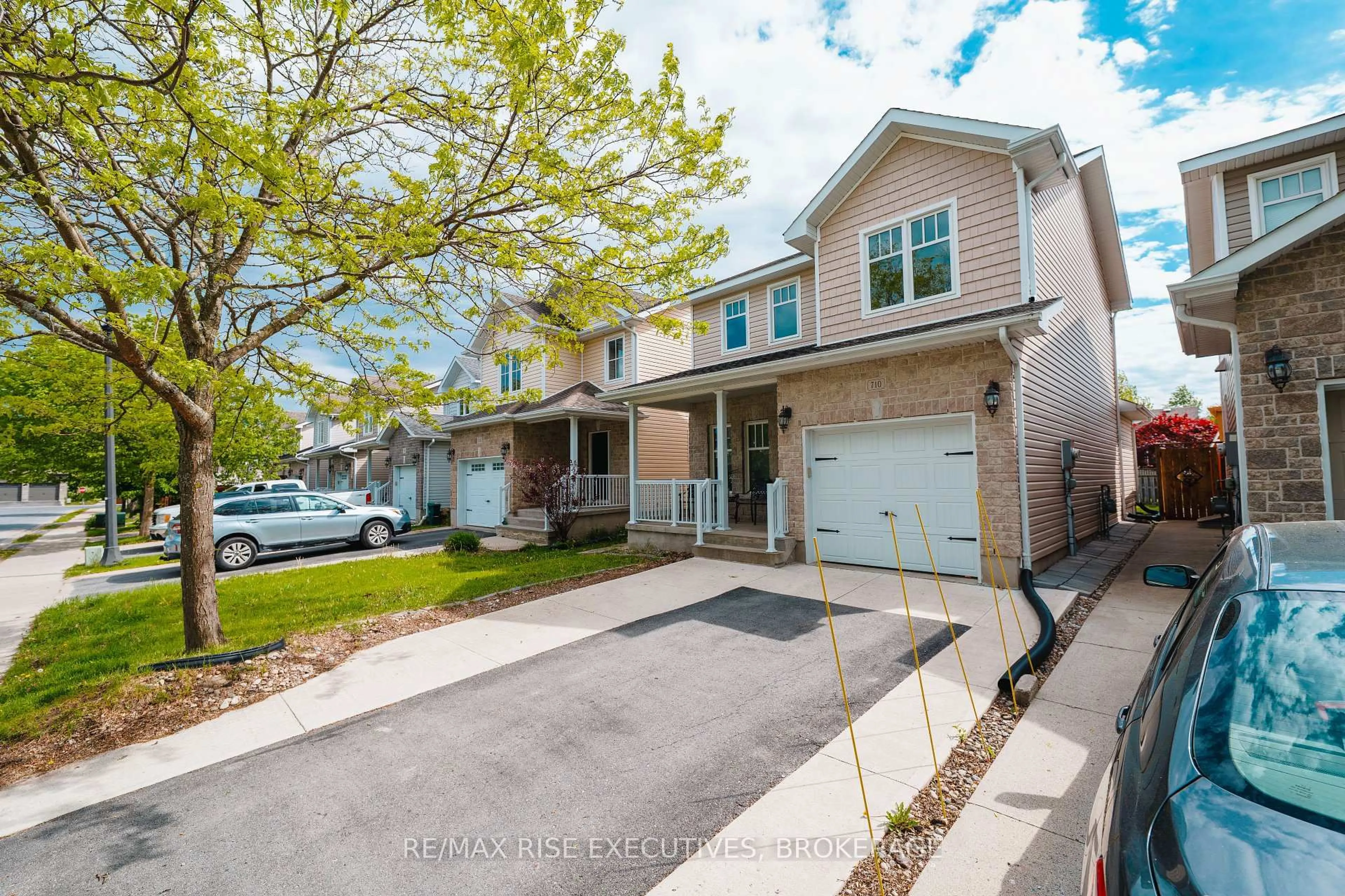 Home with vinyl exterior material, street for 710 Margaret Way, Kingston Ontario K7K 0B9