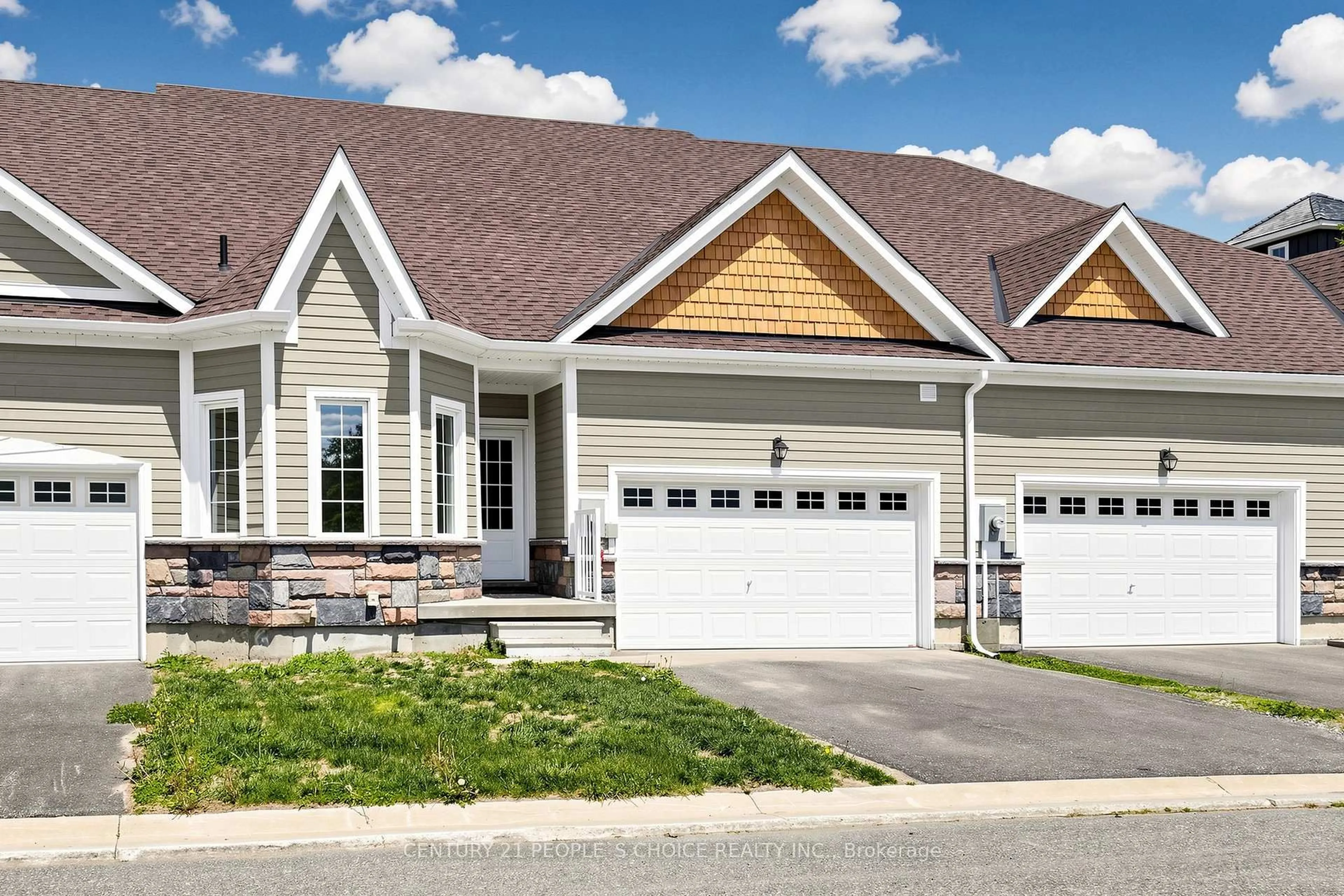 Home with vinyl exterior material, street for 8 Durham Rd, Bracebridge Ontario P1L 0B7