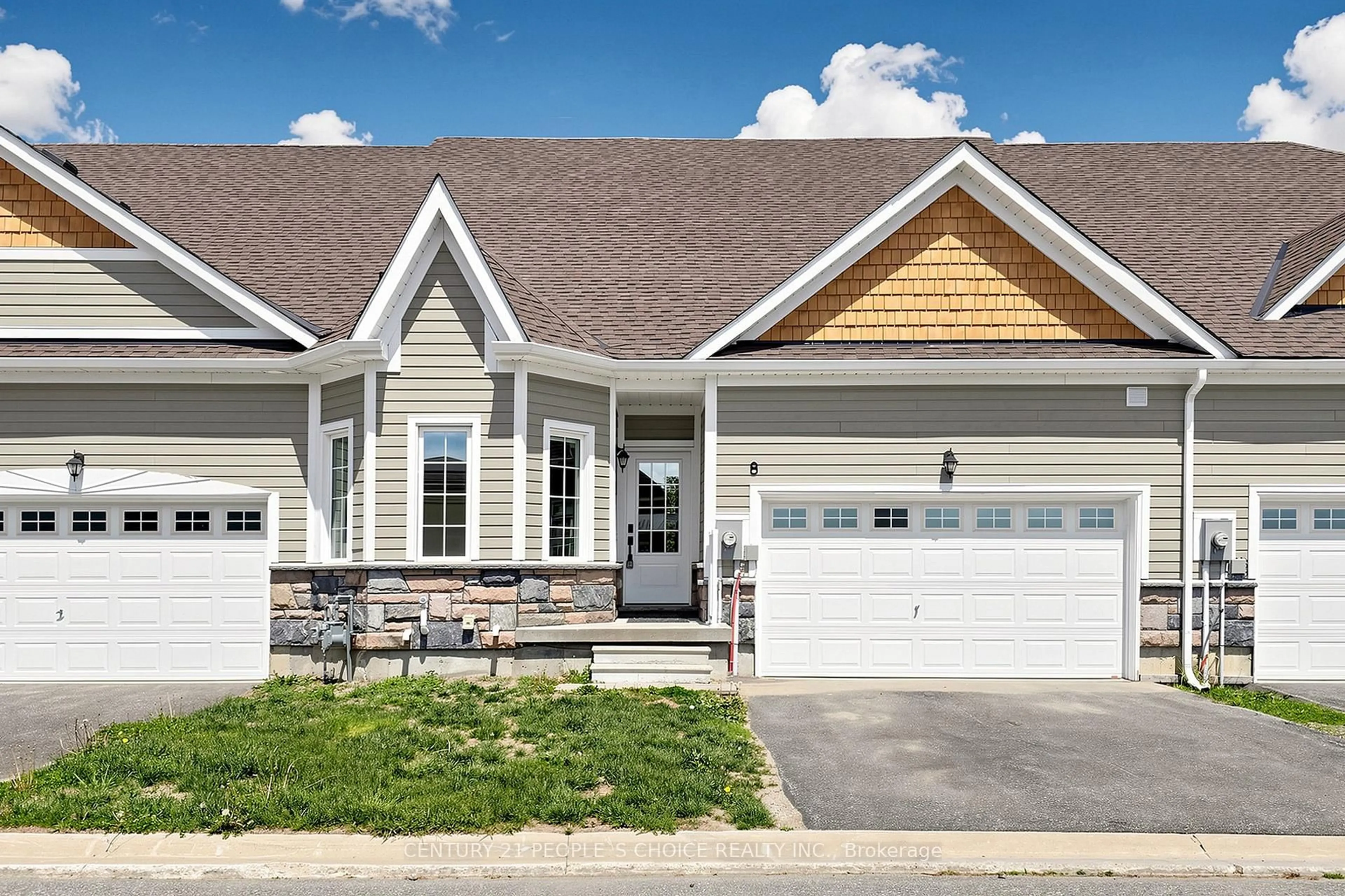 Home with vinyl exterior material, street for 8 Durham Rd, Bracebridge Ontario P1L 0B7