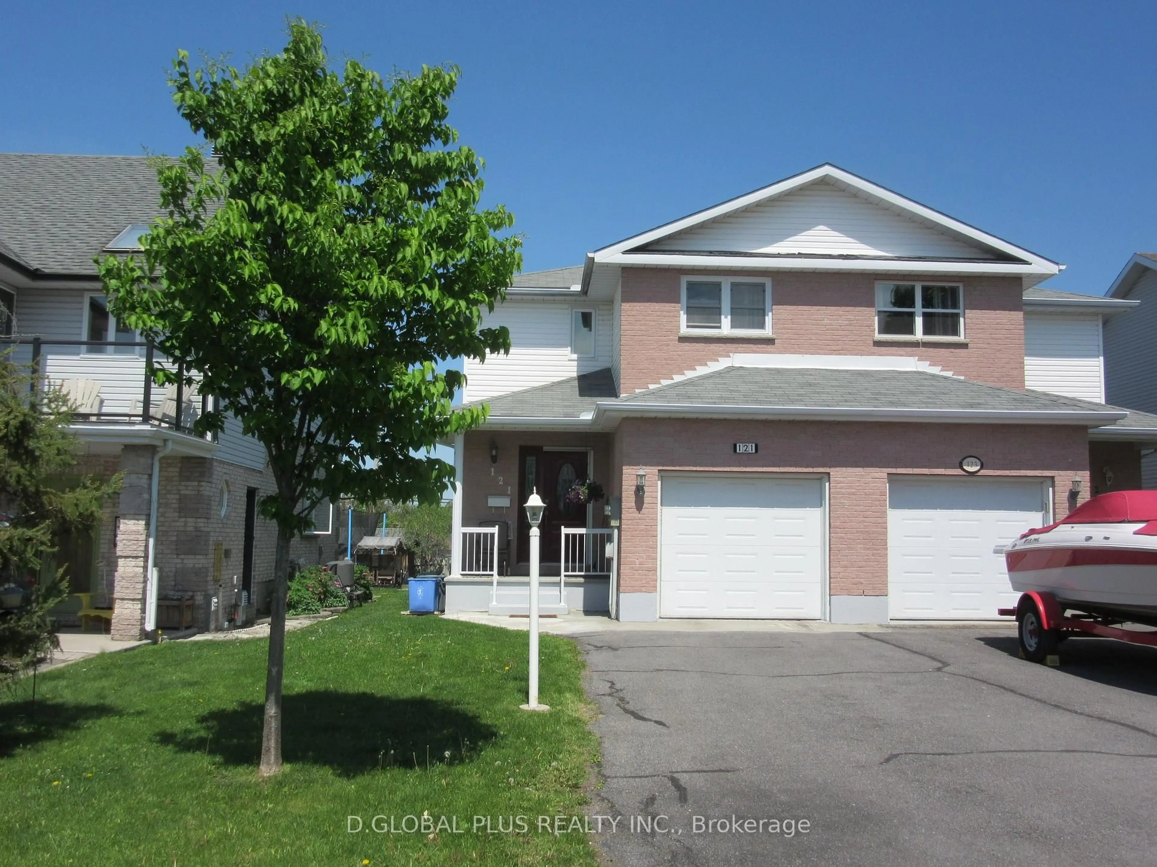 Home with vinyl exterior material, street for 121 Hemlock Cres, Cornwall Ontario K6H 7L7
