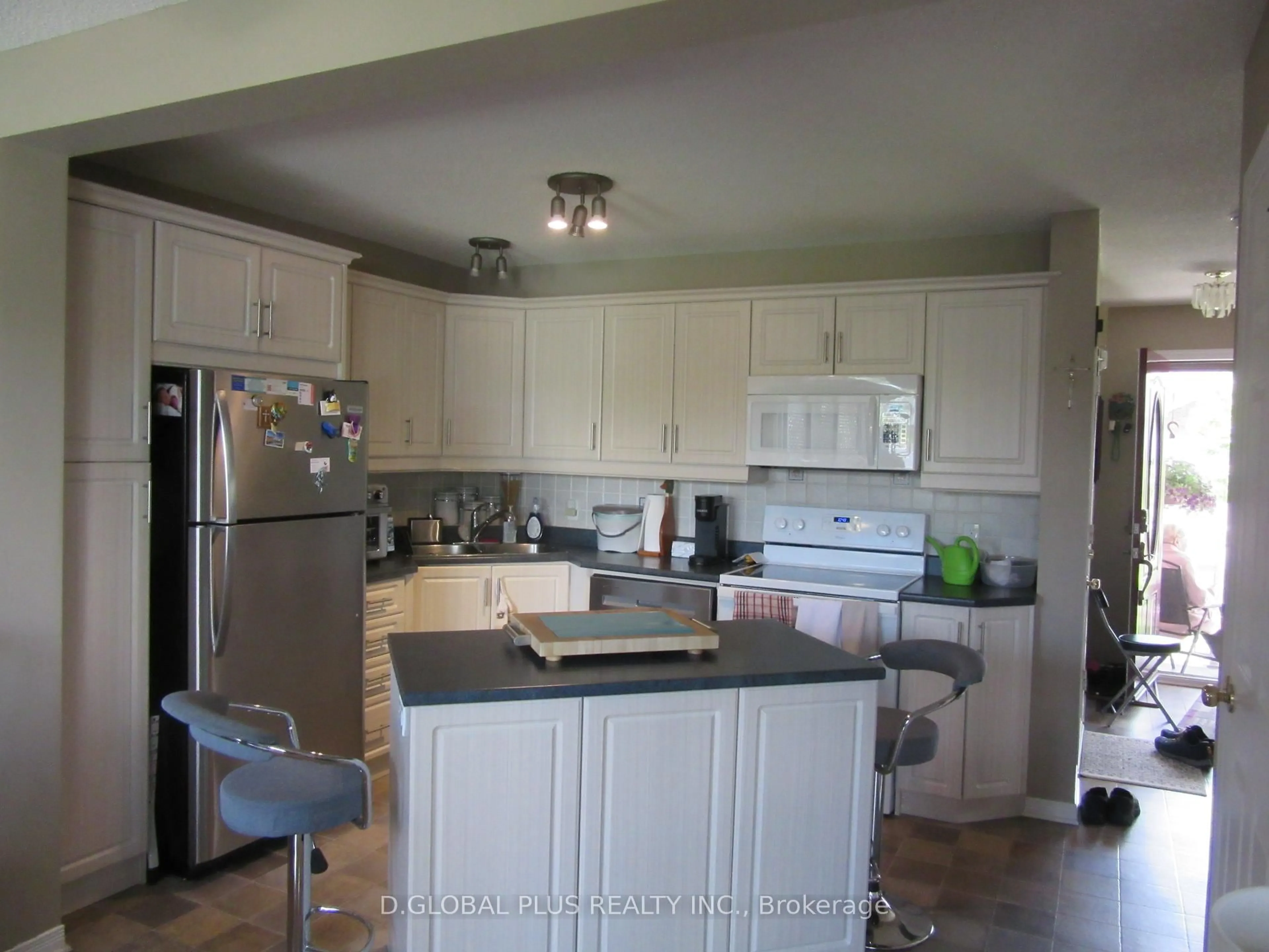 Open concept kitchen, unknown for 121 Hemlock Cres, Cornwall Ontario K6H 7L7