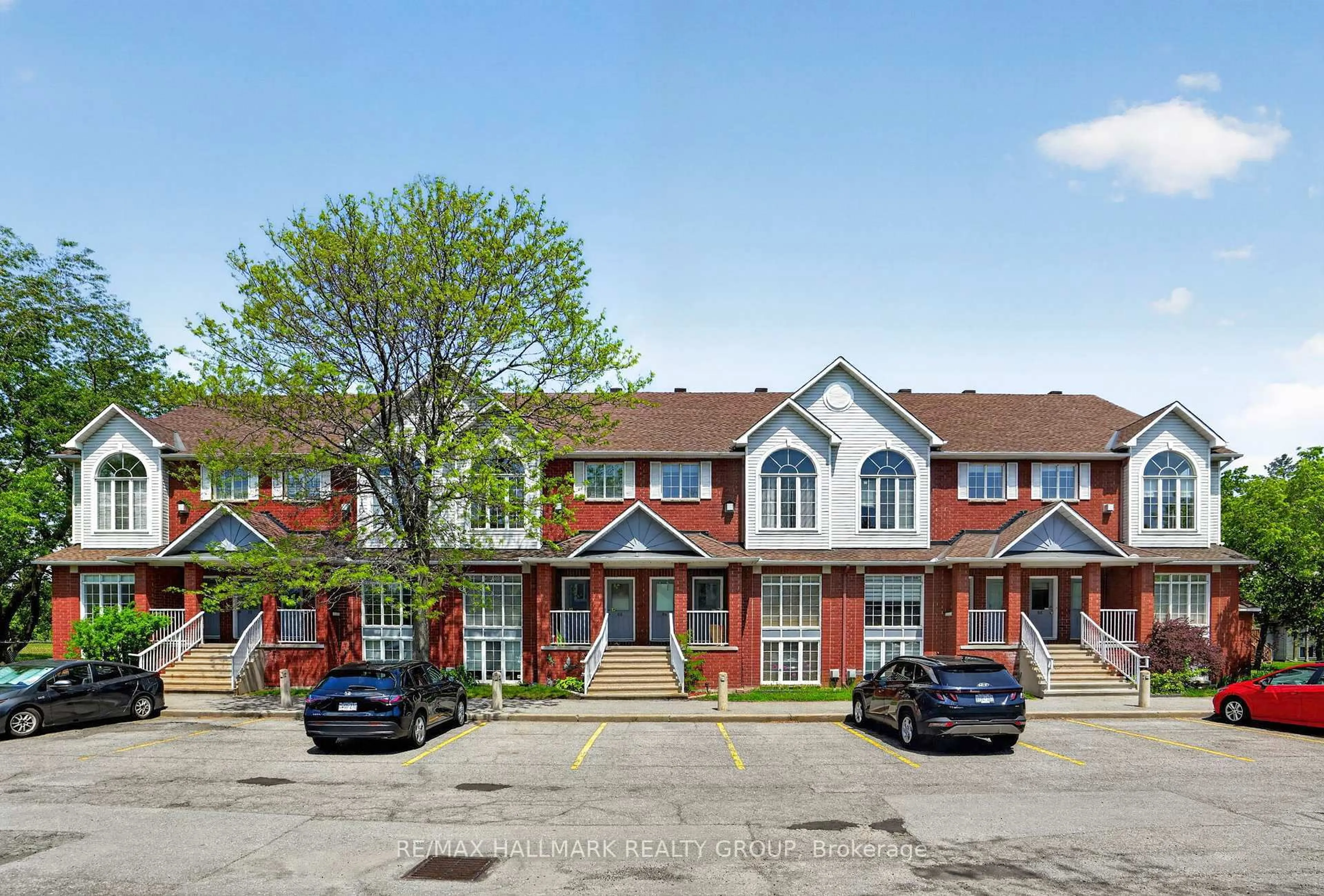 A pic from outside/outdoor area/front of a property/back of a property/a pic from drone, street for 62 Briston Private, Ottawa Ontario K1G 5P5