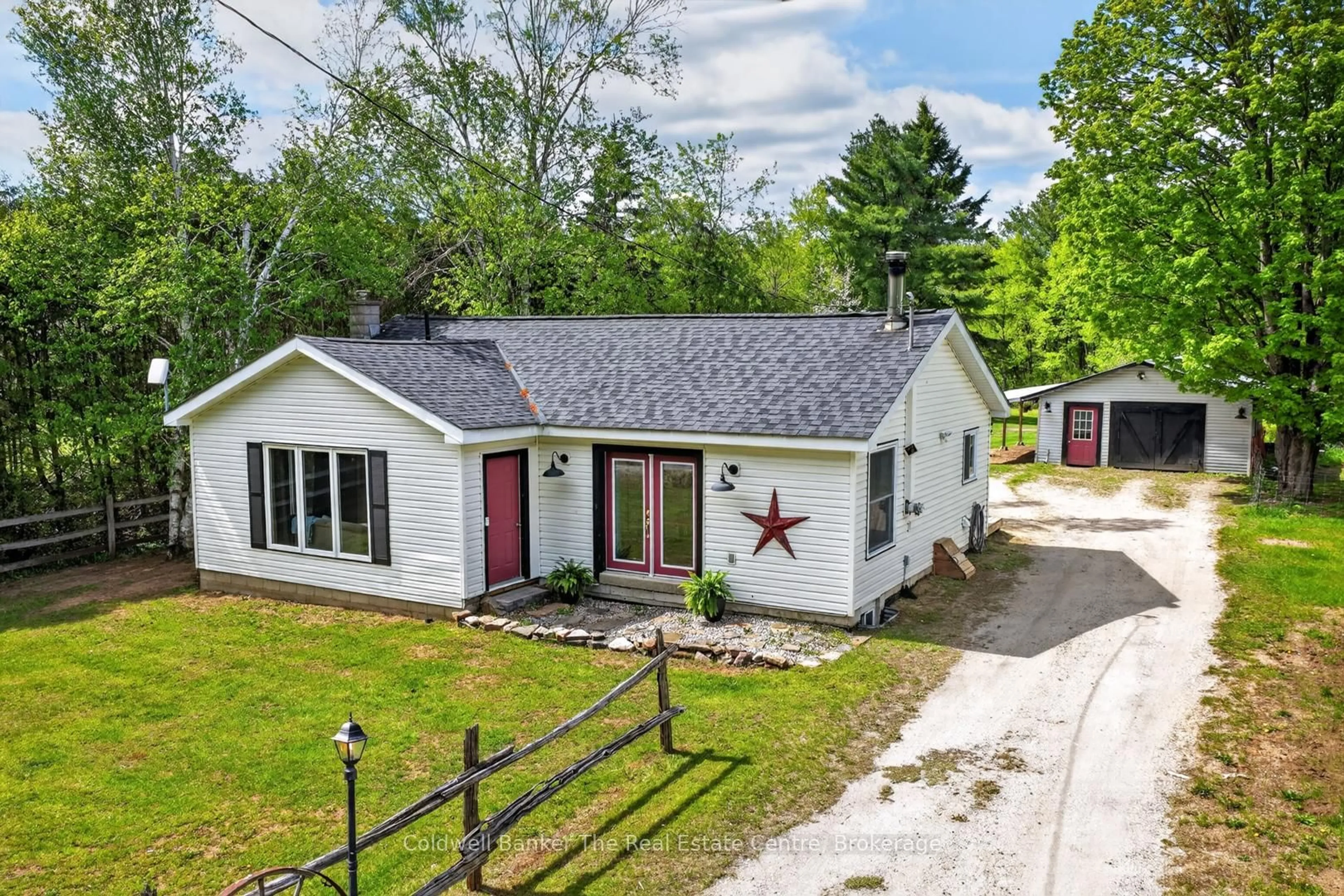 A pic from outside/outdoor area/front of a property/back of a property/a pic from drone, street for 1635 Germania Rd, Bracebridge Ontario P1L 1X3