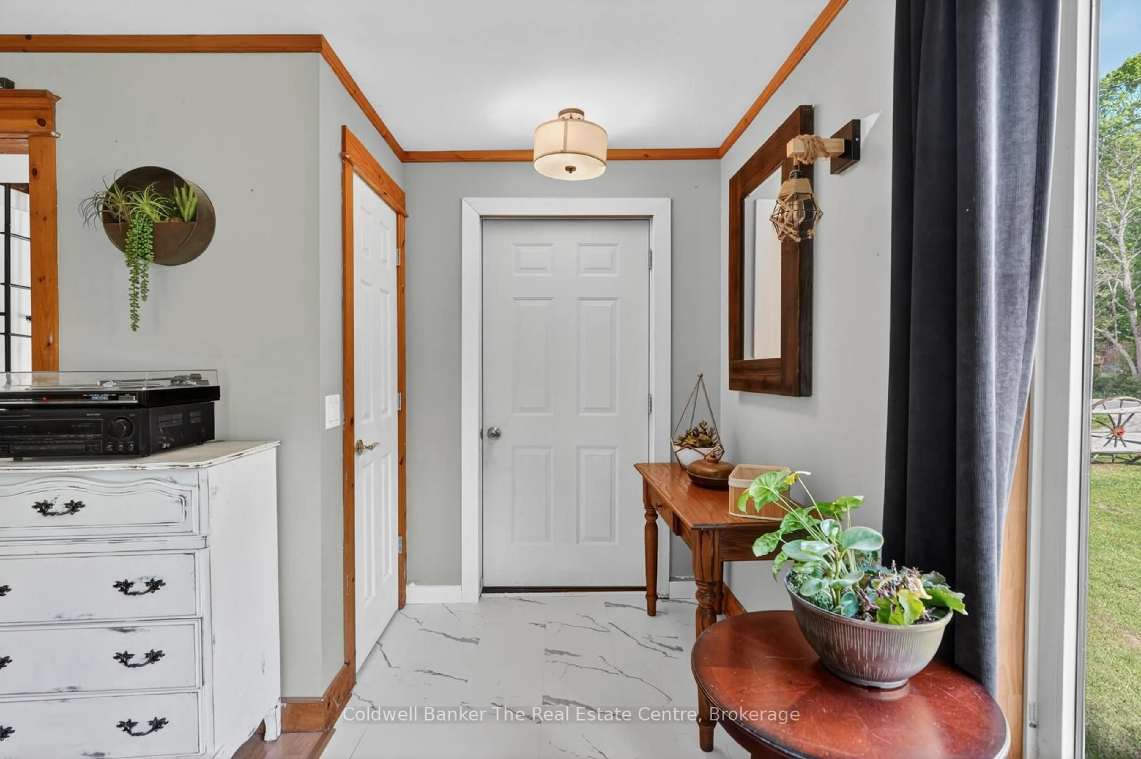 Indoor entryway for 1635 Germania Rd, Bracebridge Ontario P1L 1X3
