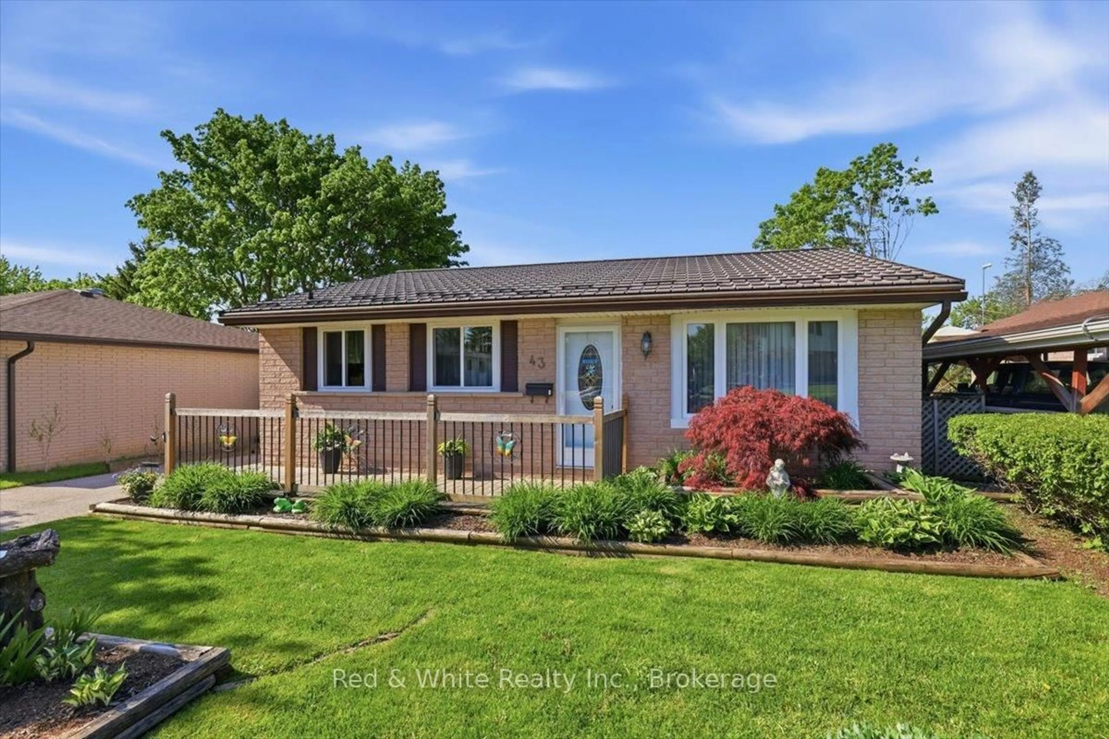 Home with vinyl exterior material, street for 43 Mcilwraith Cres, Guelph Ontario N1E 6J4