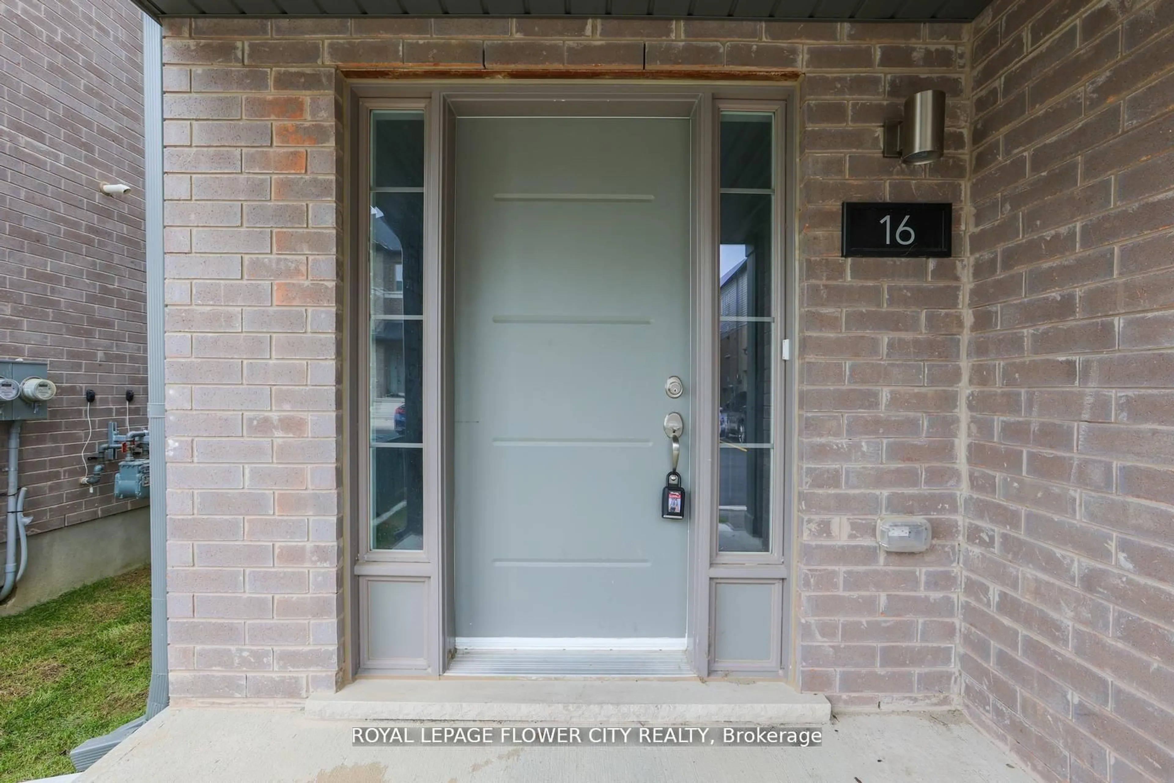 Indoor entryway for 205 West Oak Tr #16, Kitchener Ontario N2R 0R9