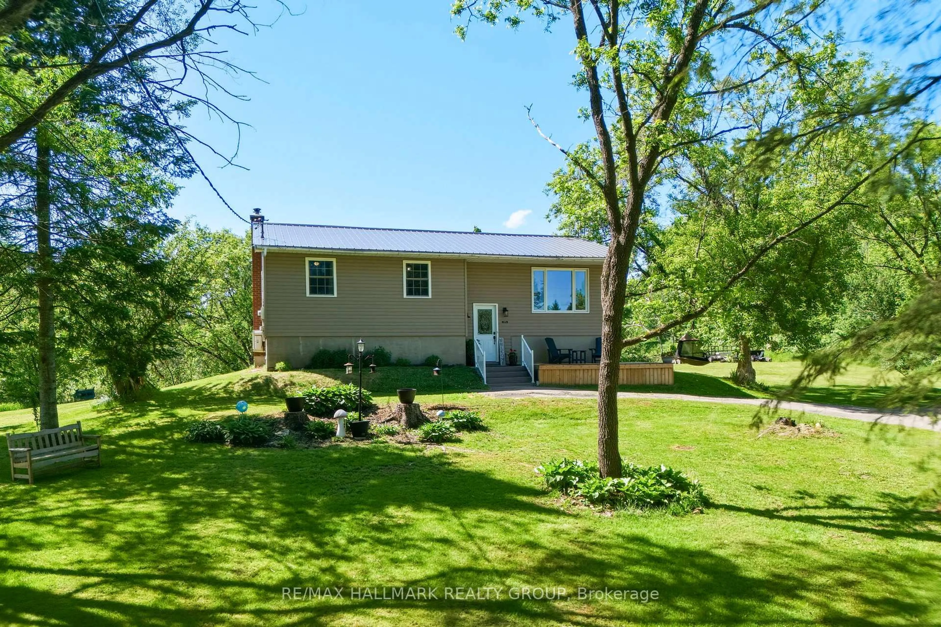 A pic from outside/outdoor area/front of a property/back of a property/a pic from drone, water/lake/river/ocean view for 237 County Road 42 Rd, Leeds and the Thousand Islands Ontario K0E 1G0