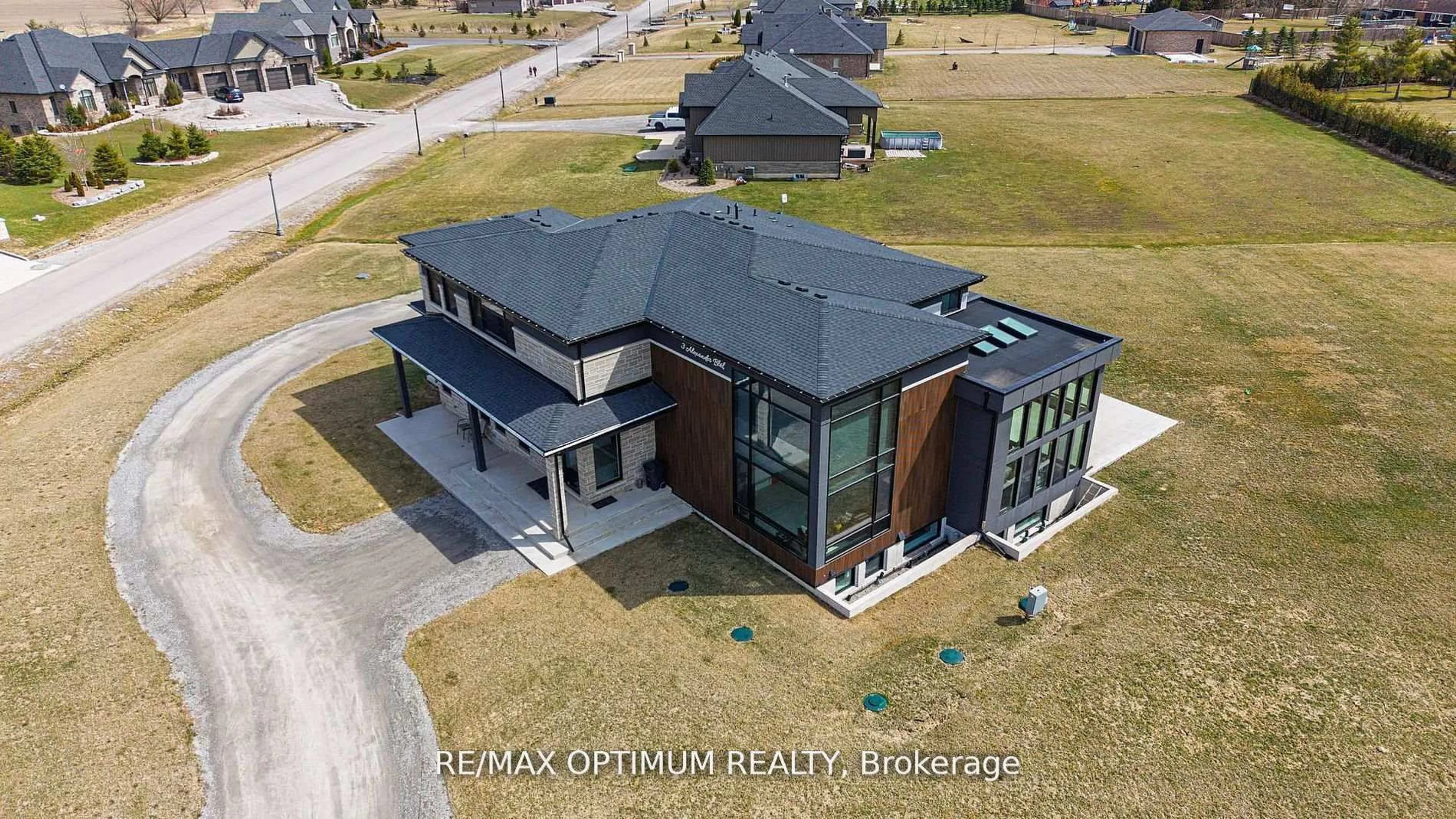 A pic from outside/outdoor area/front of a property/back of a property/a pic from drone, building for 3 Alexander Blvd, Haldimand Ontario N0A 1R0