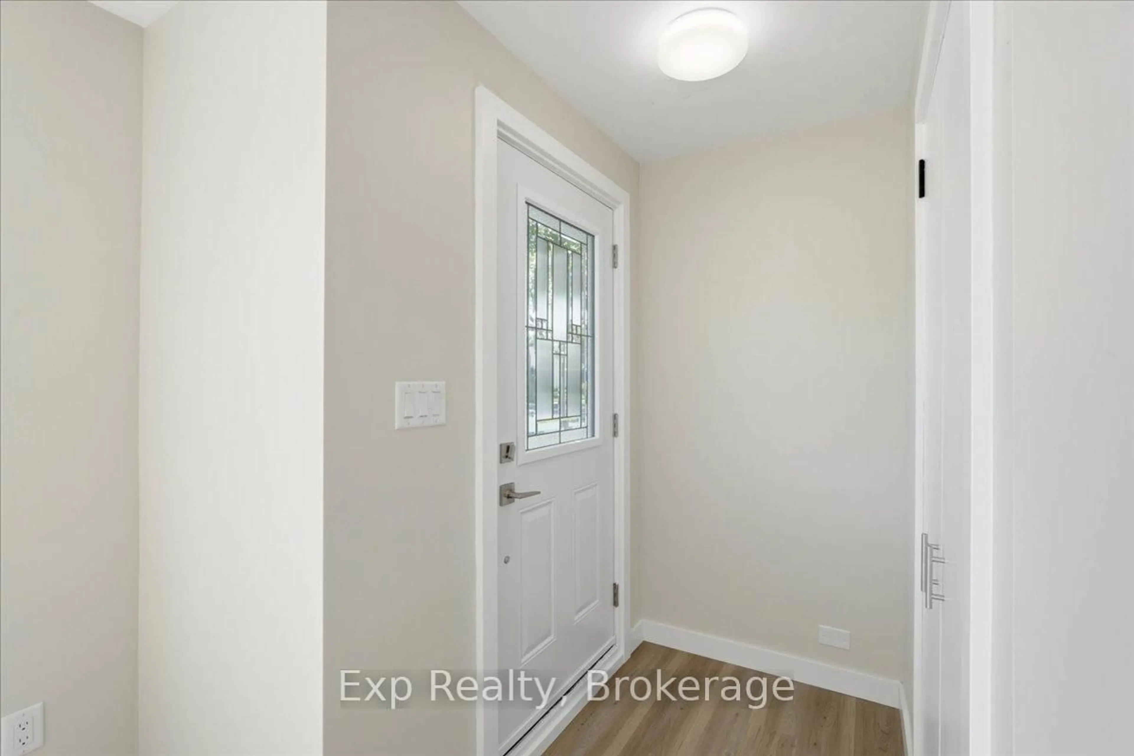 Indoor entryway for 110 Hastings Dr, Belleville Ontario K8N 1J5