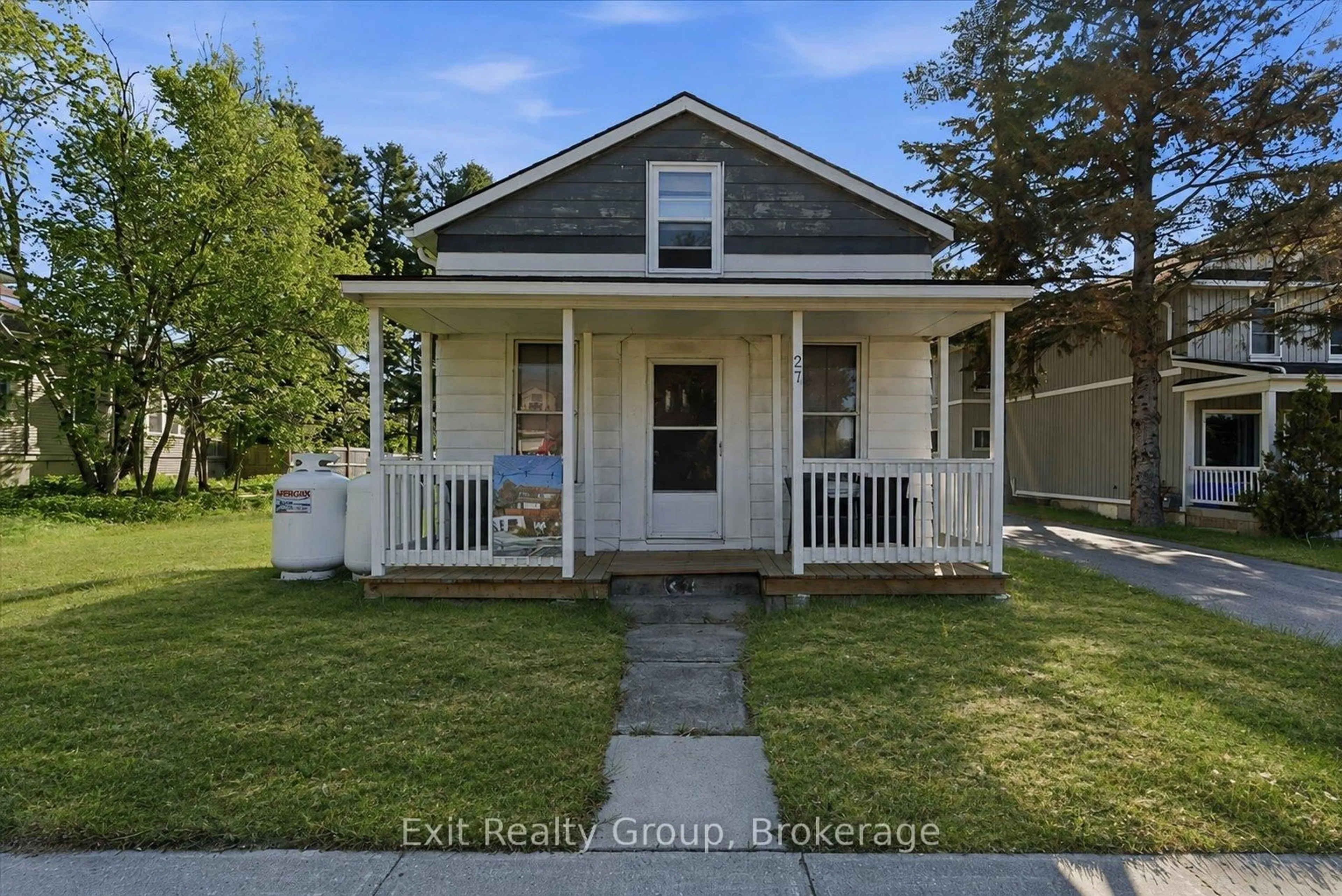 Home with vinyl exterior material, street for 27 Young St, Brighton Ontario K0K 1H0